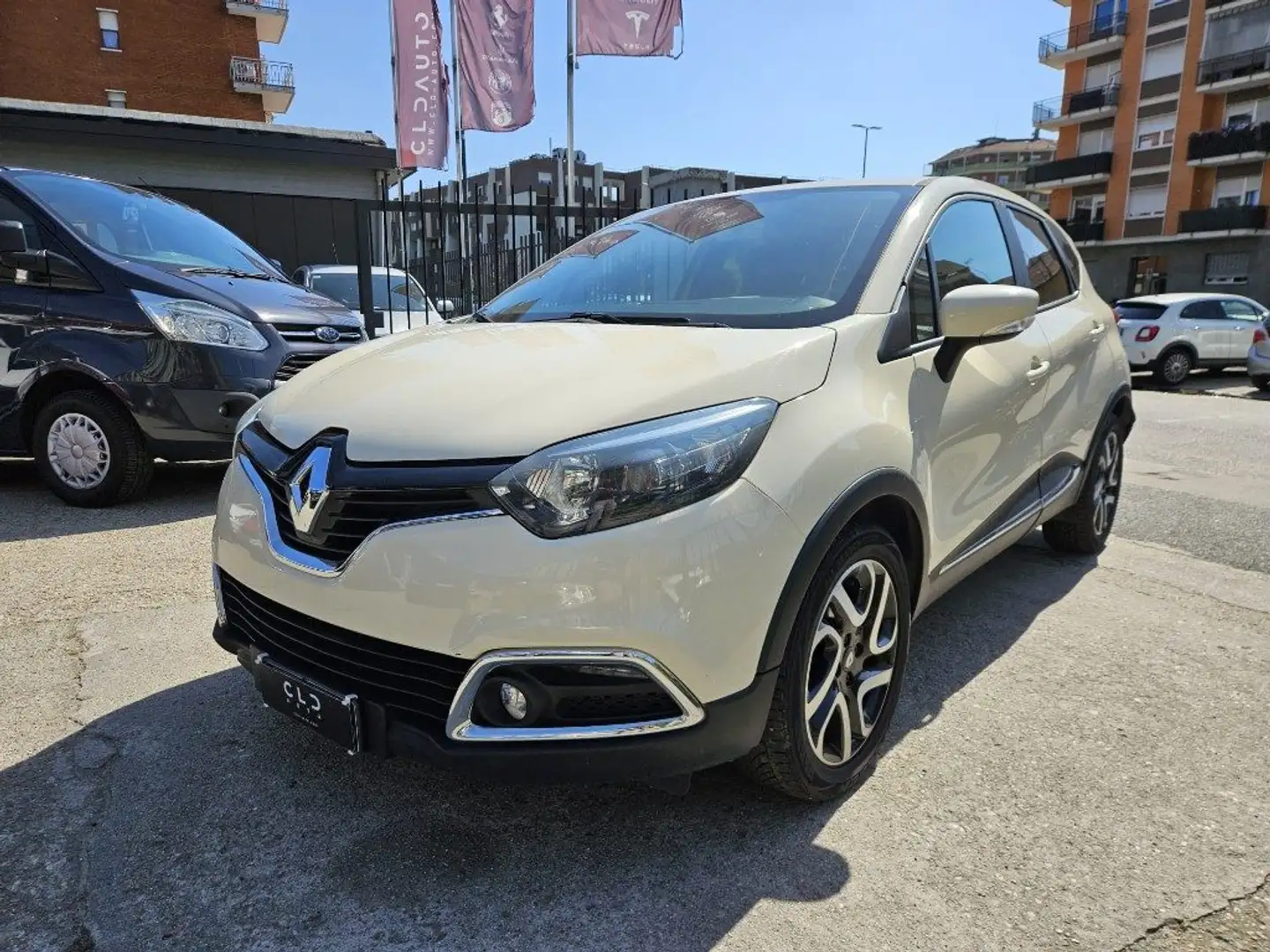 Renault Captur 1.5 dCi 8V 90 CV Start&Stop Béžová - 2