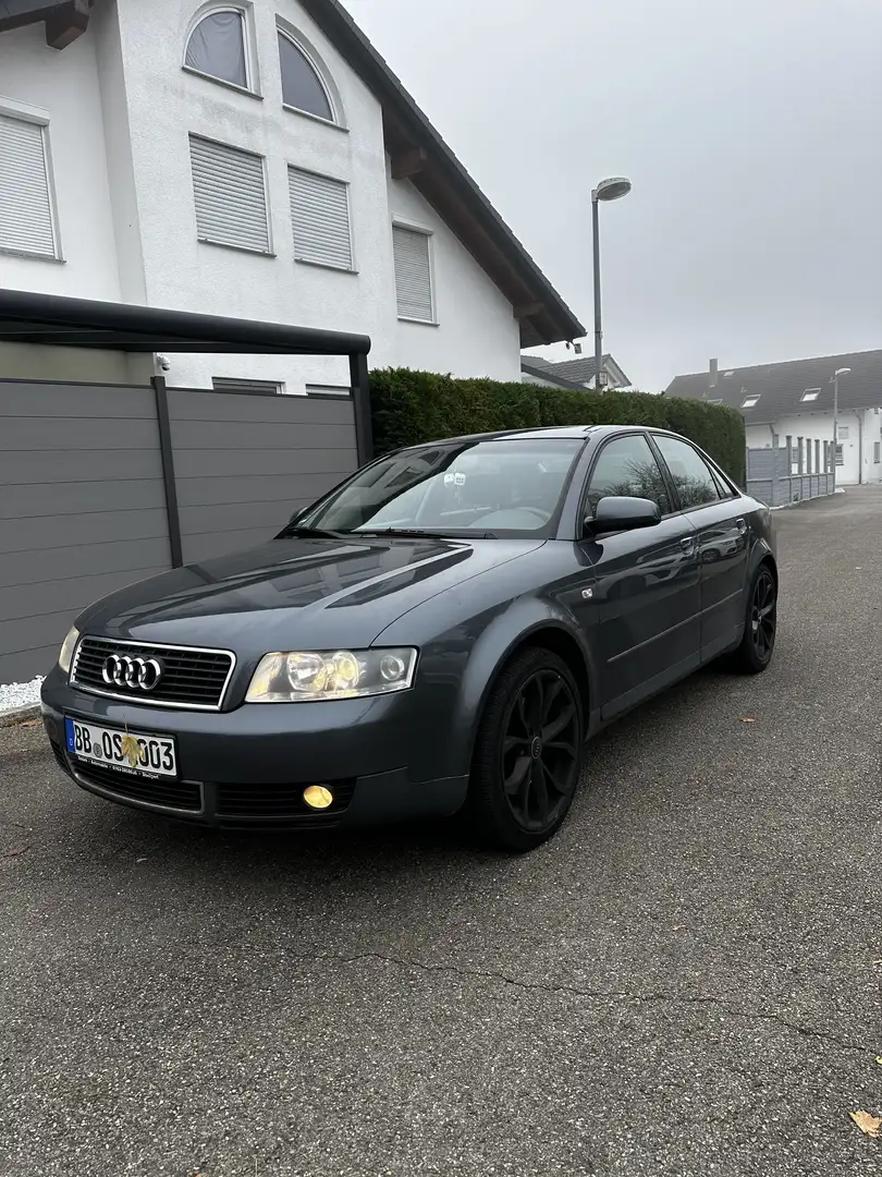 Audi A4 2.4 - 1