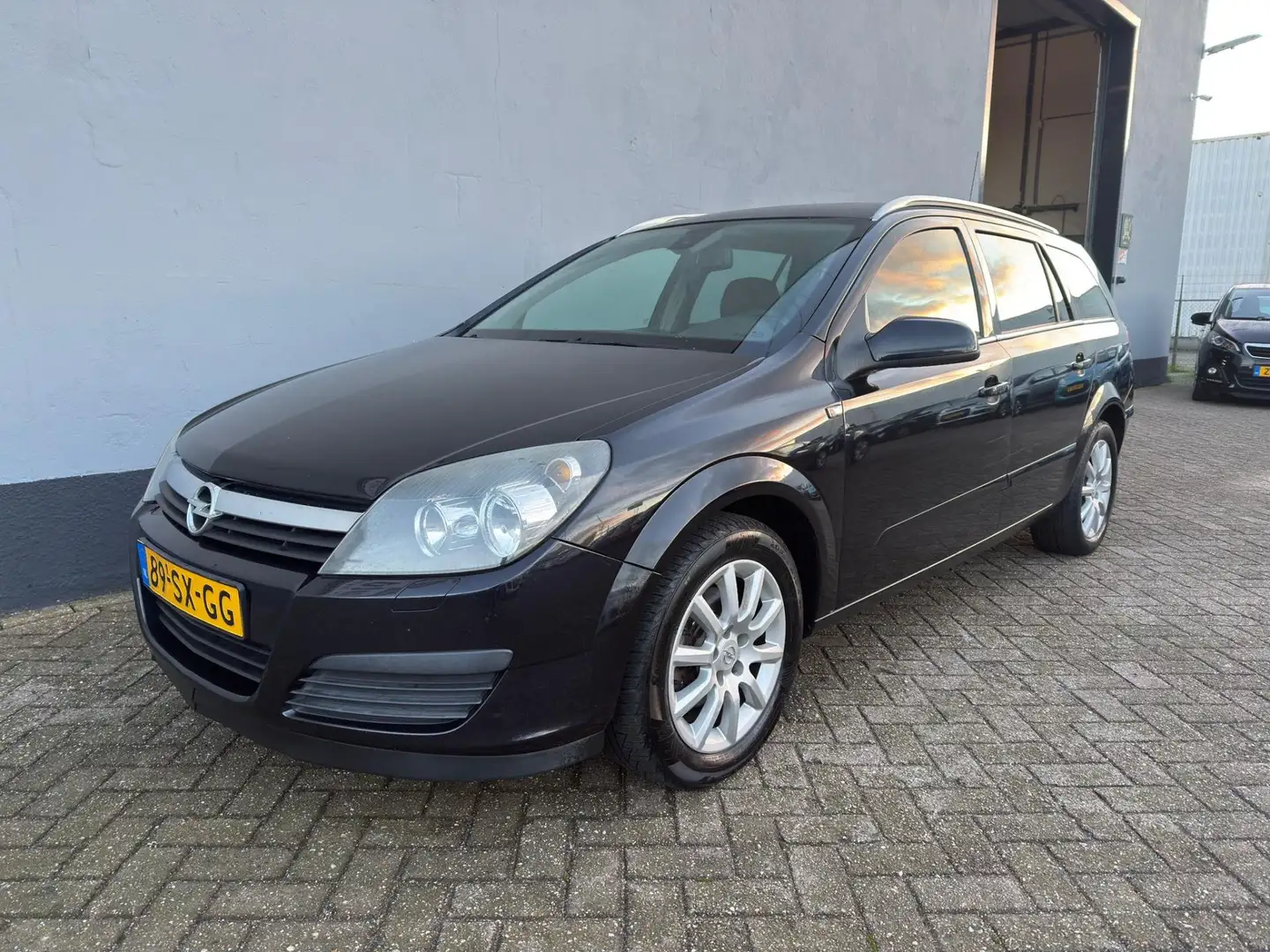 Opel Astra Wagon 1.6 Cosmo Schwarz - 1