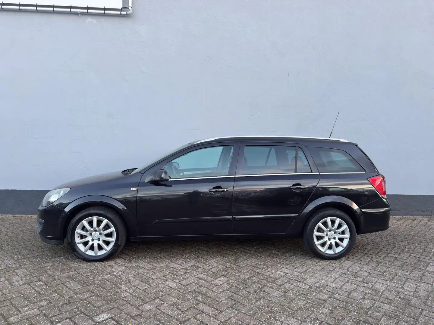 Opel Astra Wagon 1.6 Cosmo Schwarz - 2