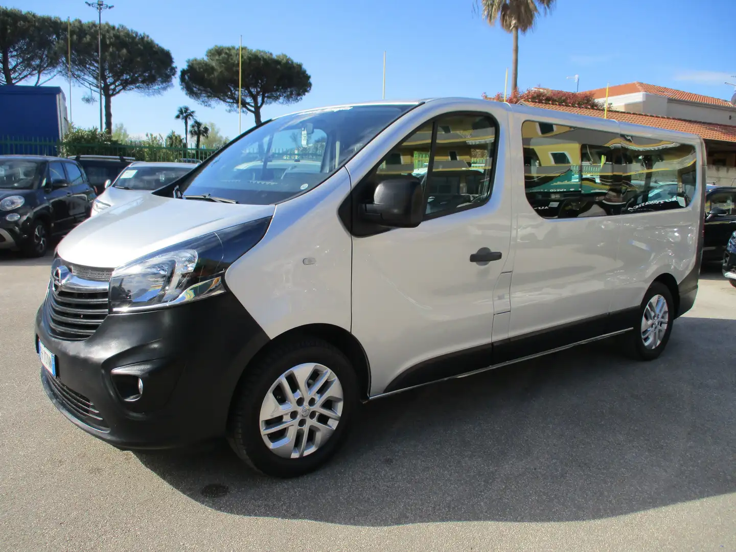 Renault Trafic 1.6 125CV EURO6 9 POSTI NAVIGAT P.LUNGO *PERFETTO* Gris - 1