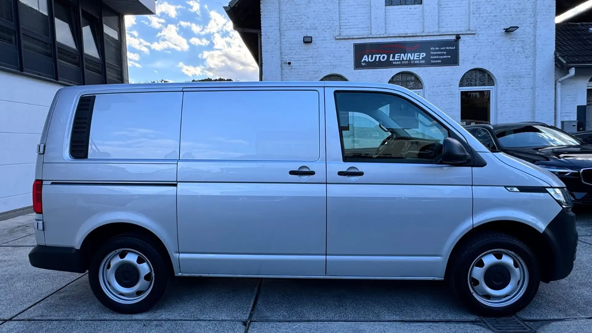 Volkswagen T6.1 Kasten*1Hd*Automatik*AHK*Klima*Standhz*SHZ* Argent - 2