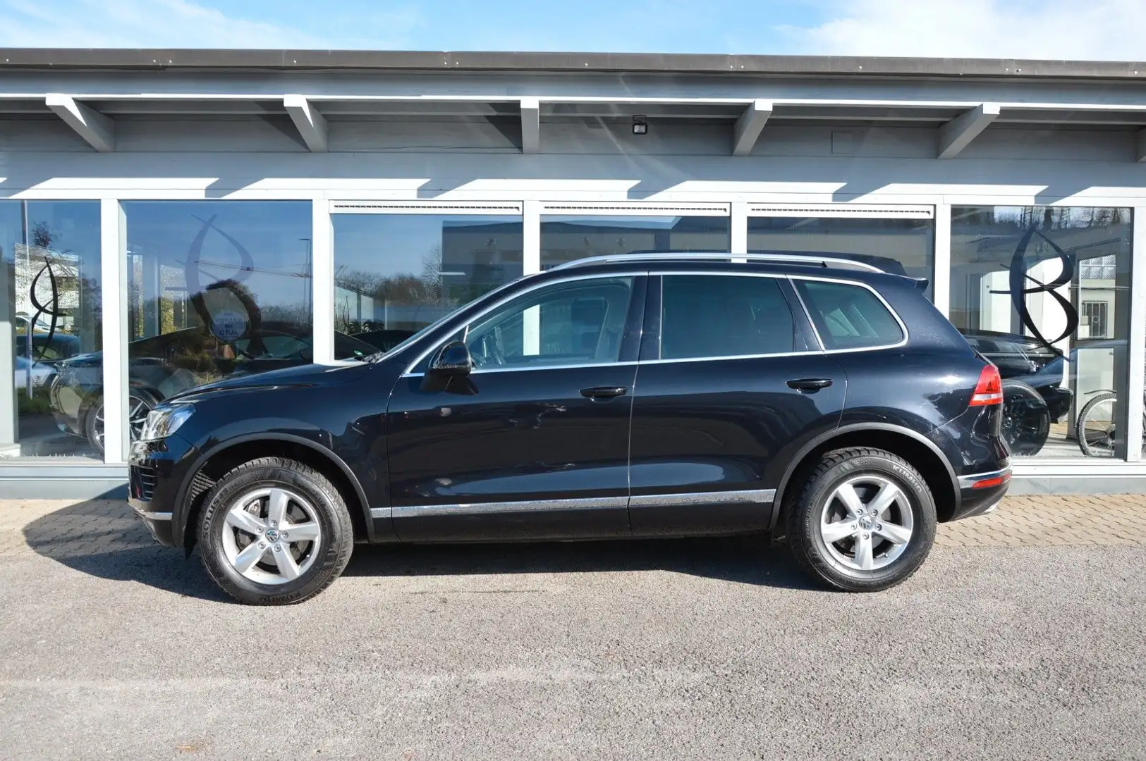 Volkswagen Touareg 3.0 TDI 4Motion*LEDER*PDC*SHZ* Schwarz - 2