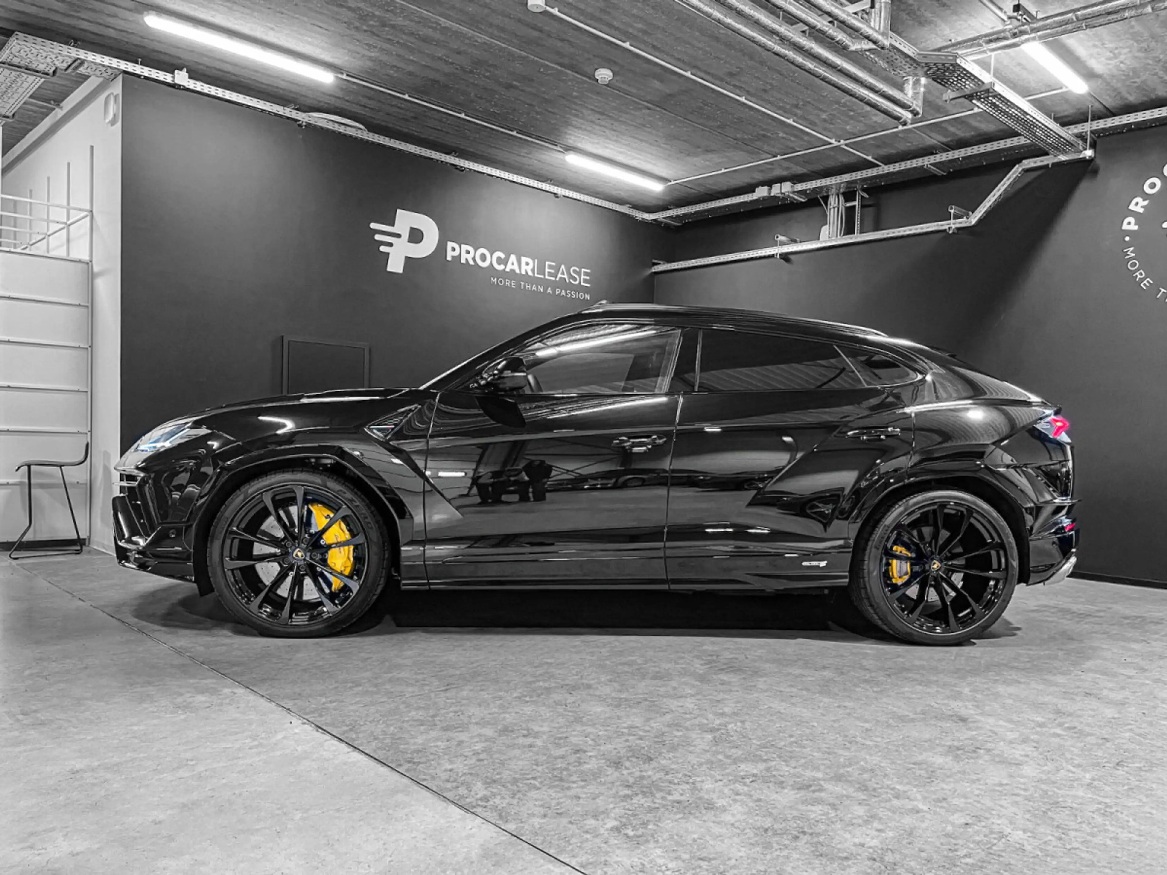 Lamborghini Urus URUS S /AKRAPOVIC/B&O 3d/23//PANO/XPEL/MY24 — photo 3