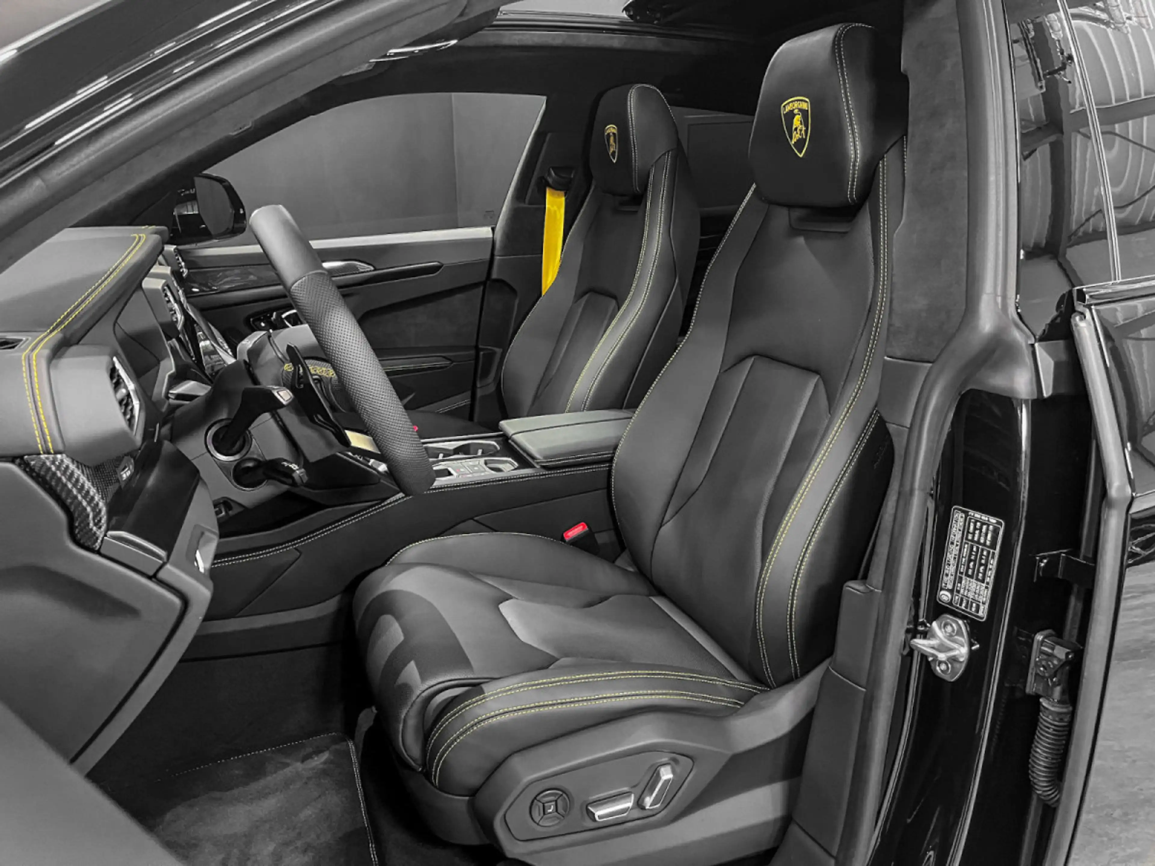 Lamborghini Urus URUS S /AKRAPOVIC/B&O 3d/23//PANO/XPEL/MY24 — photo 7