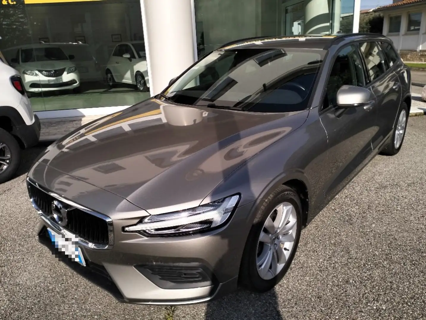Volvo V60 D3 Geartronic Momentum Core Grey - 1