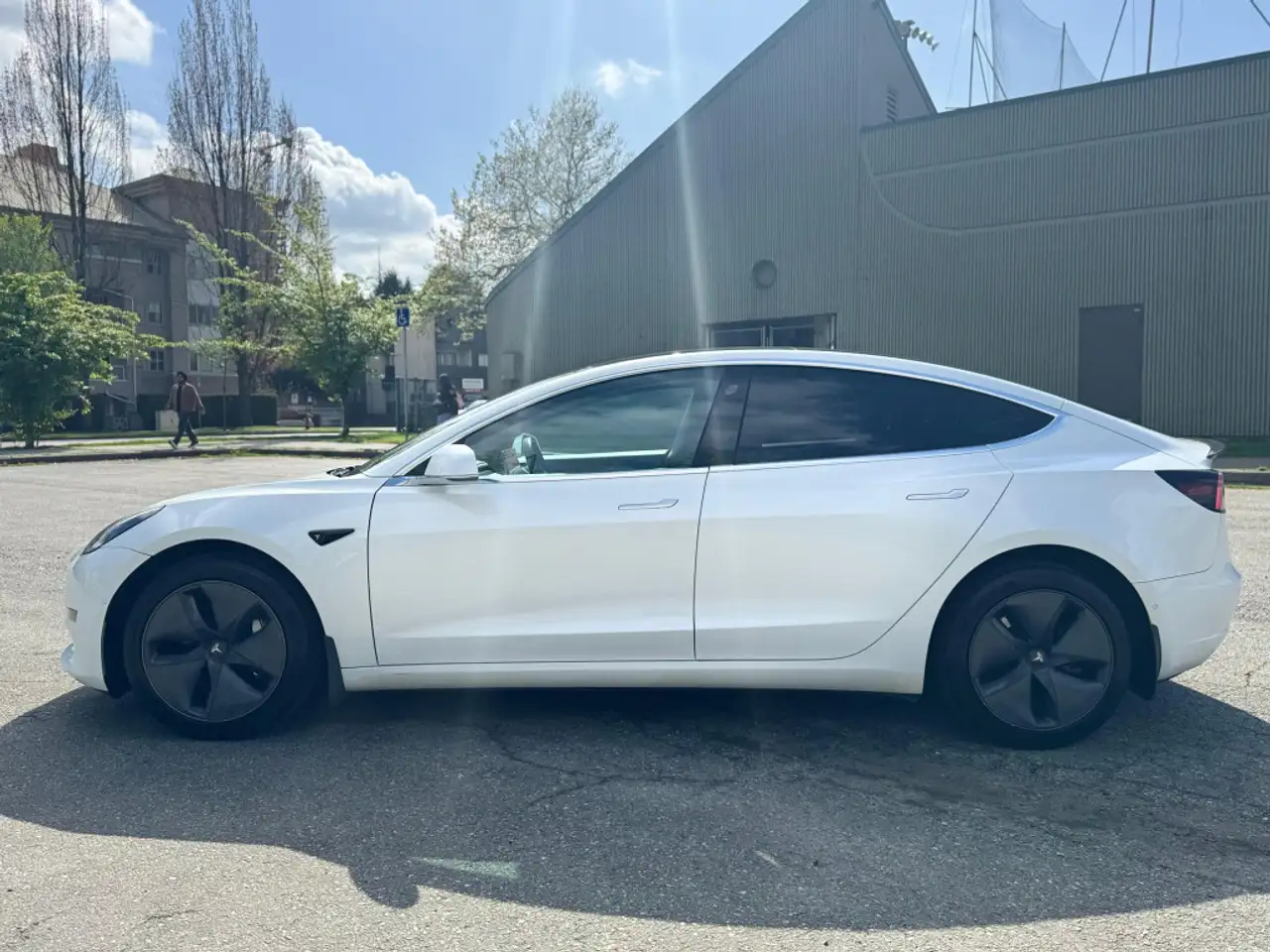 Tesla Model 3 снимка Tesla Model 3
