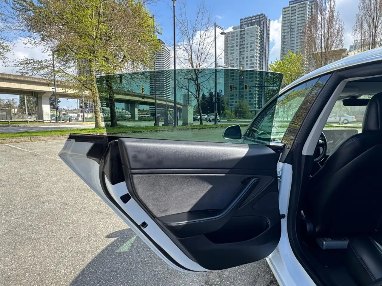 Tesla Model 3 снимка Tesla Model 3