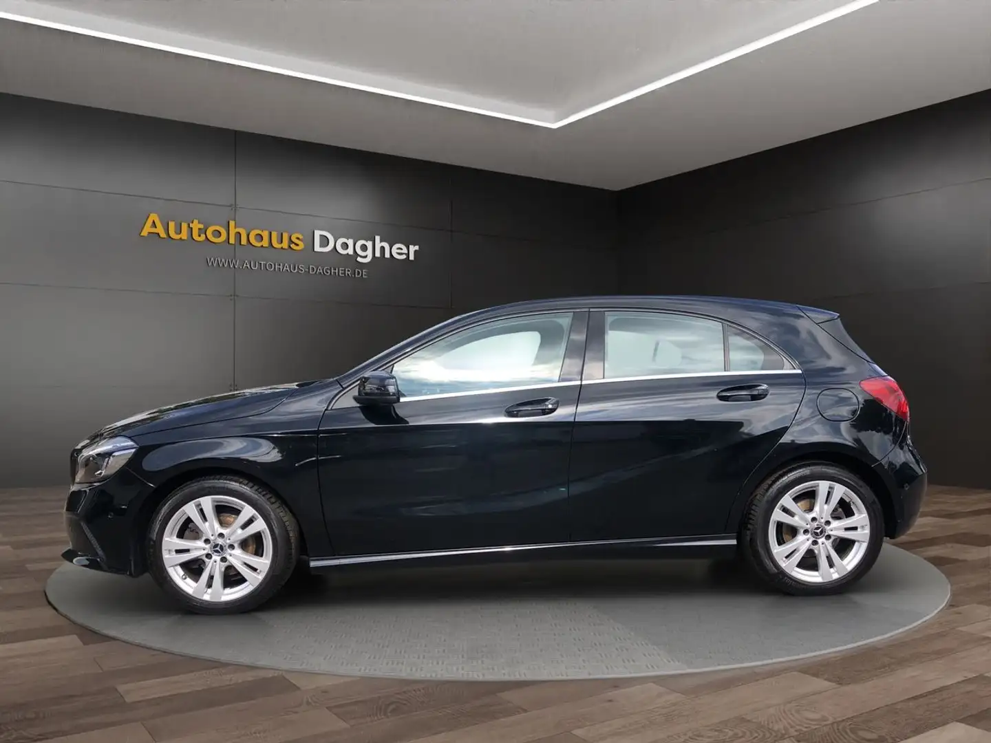 Mercedes-Benz A 180 BlueEfficiency Tempomat Klimaanlage LED Noir - 2