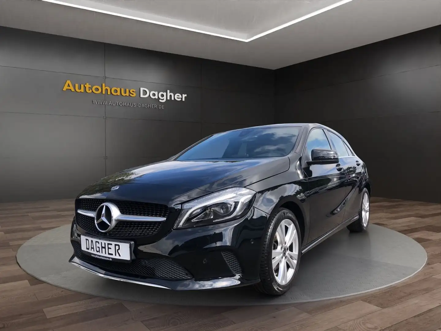 Mercedes-Benz A 180 BlueEfficiency Tempomat Klimaanlage LED Noir - 1
