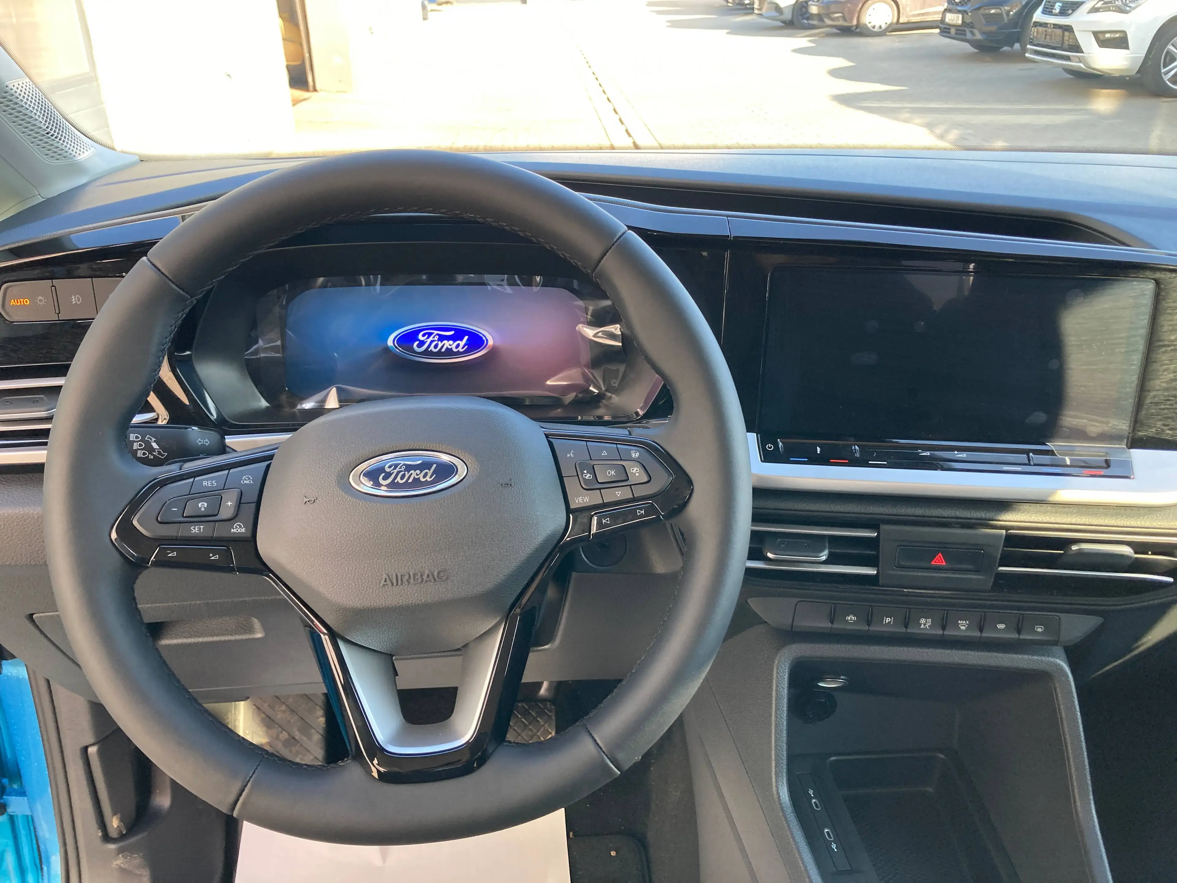 Ford Tourneo Connect Titanium — photo 10