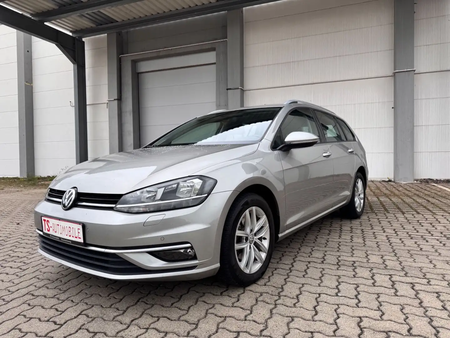 Volkswagen Golf 1.6 TDI BMT Comfortline*Variant*ACC*NAVI*BC Silber - 2