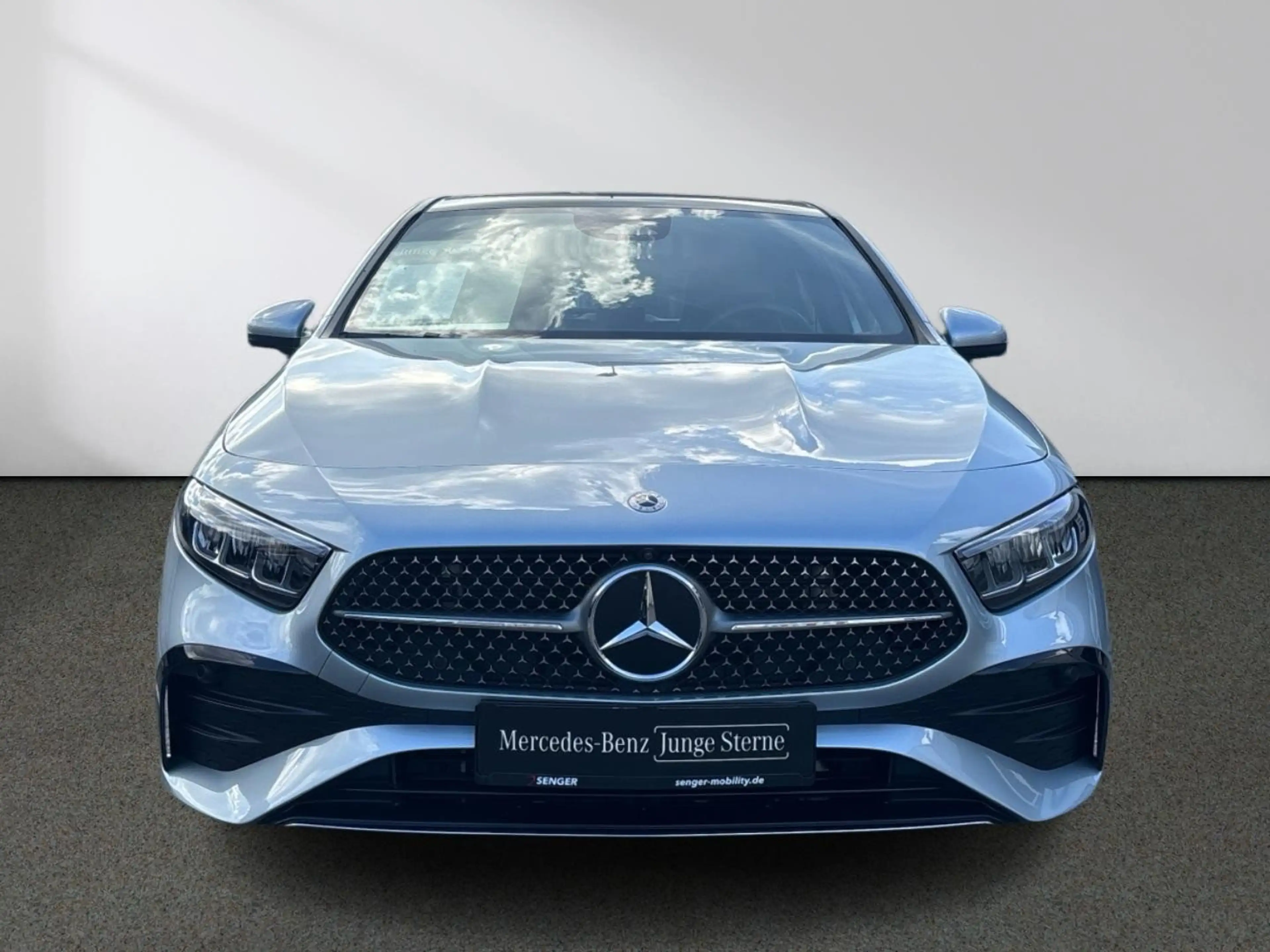 Mercedes-Benz A 200 Edition AMG Panorama Winter-Paket 360°-K. — photo 4