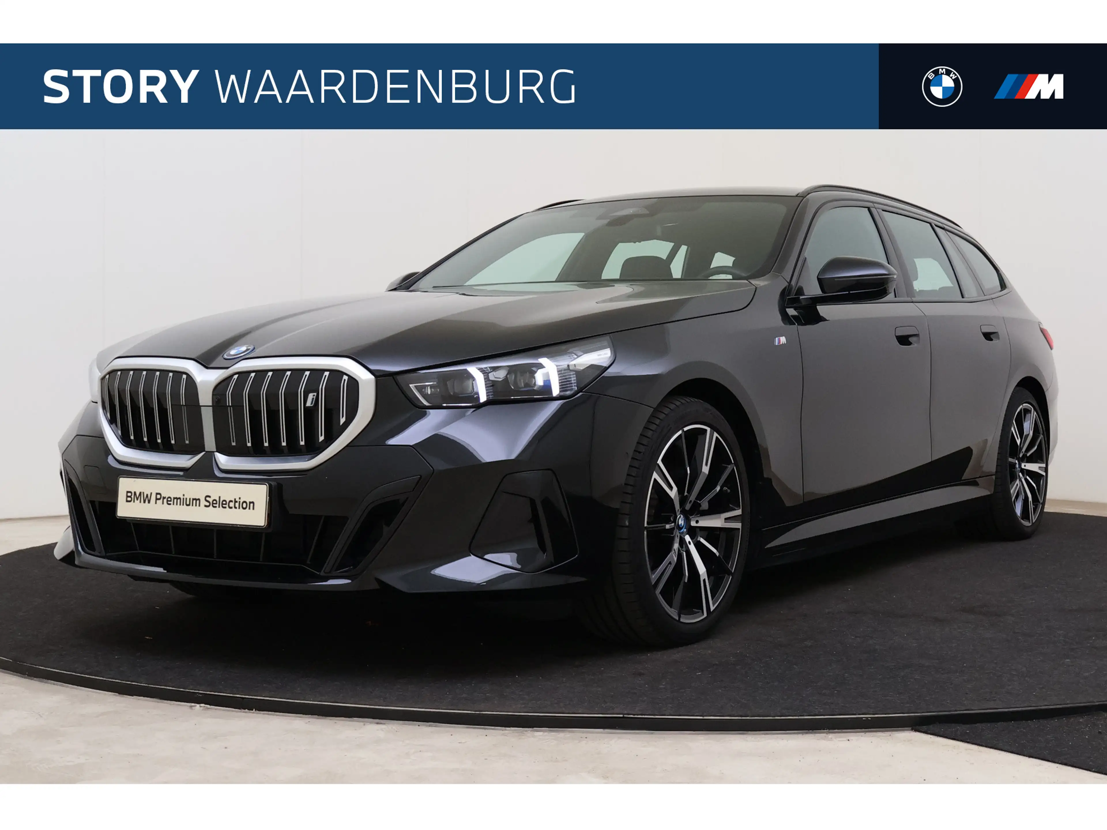 BMW i5 Touring eDrive40 M Sport / Trekhaak / Panoramadak
