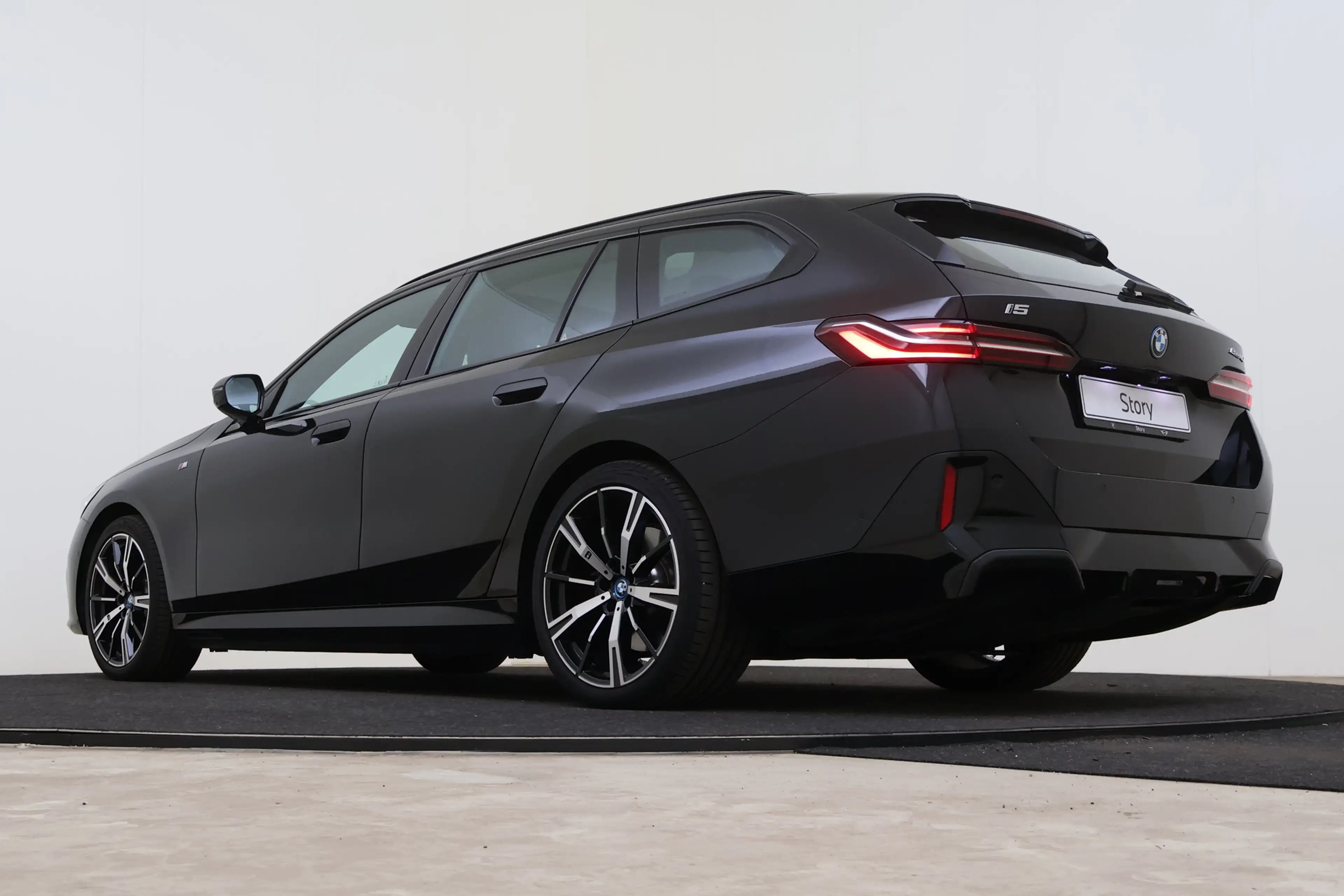 BMW i5 Touring eDrive40 M Sport / Trekhaak / Panoramadak — photo 11