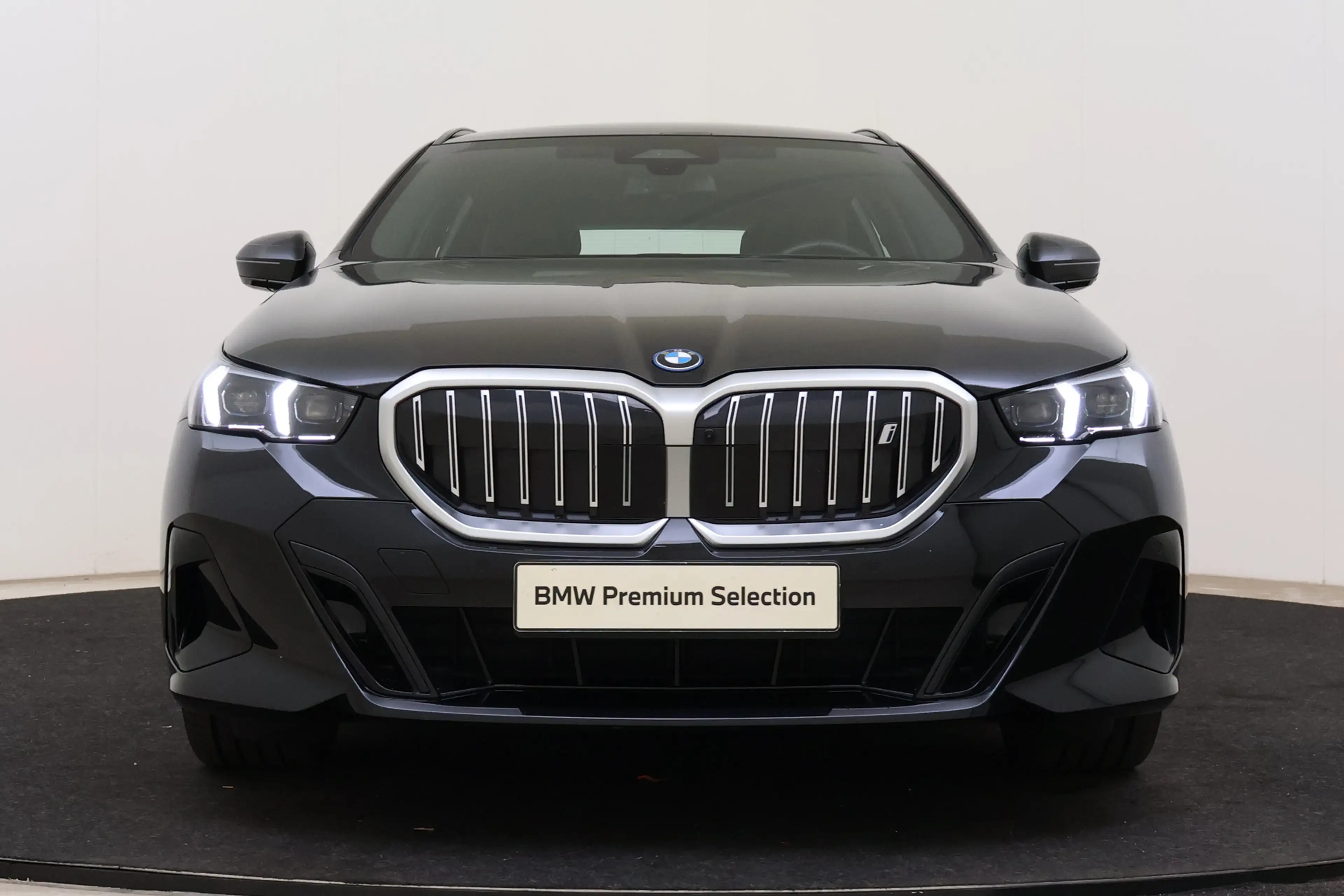 BMW i5 Touring eDrive40 M Sport / Trekhaak / Panoramadak — photo 4