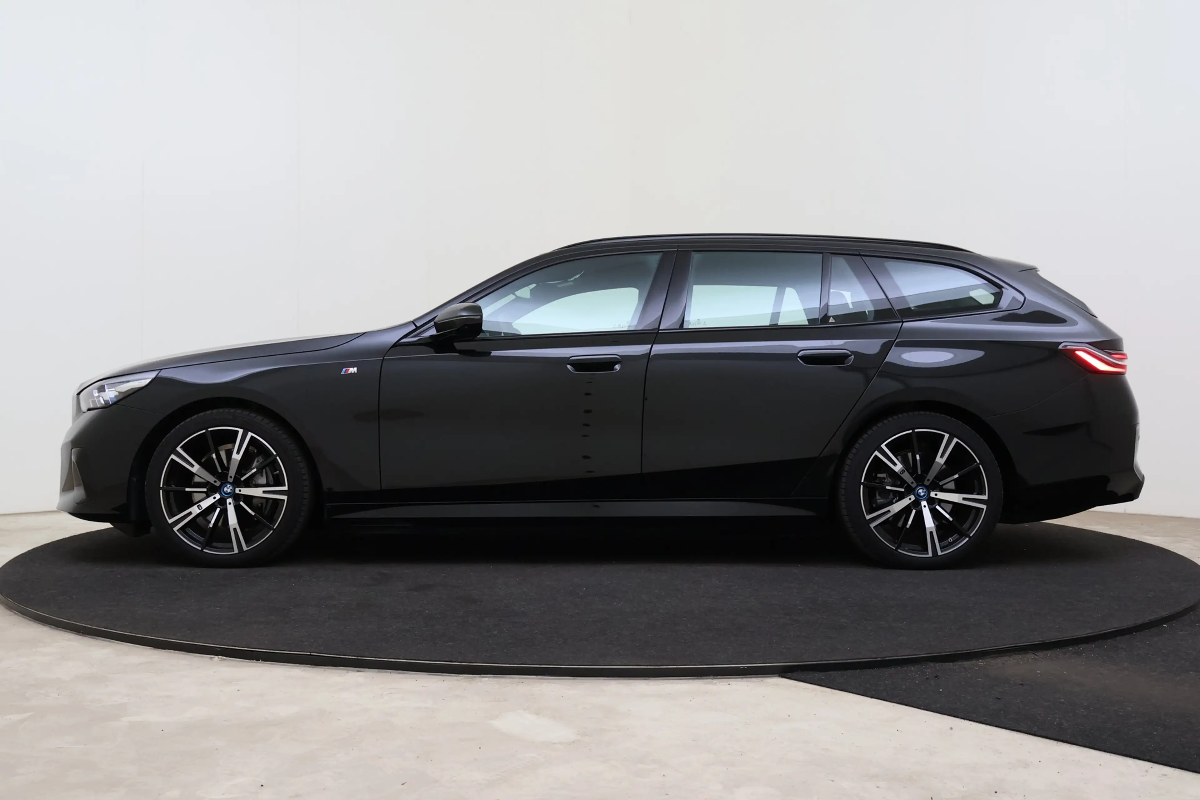 BMW i5 Touring eDrive40 M Sport / Trekhaak / Panoramadak — photo 14