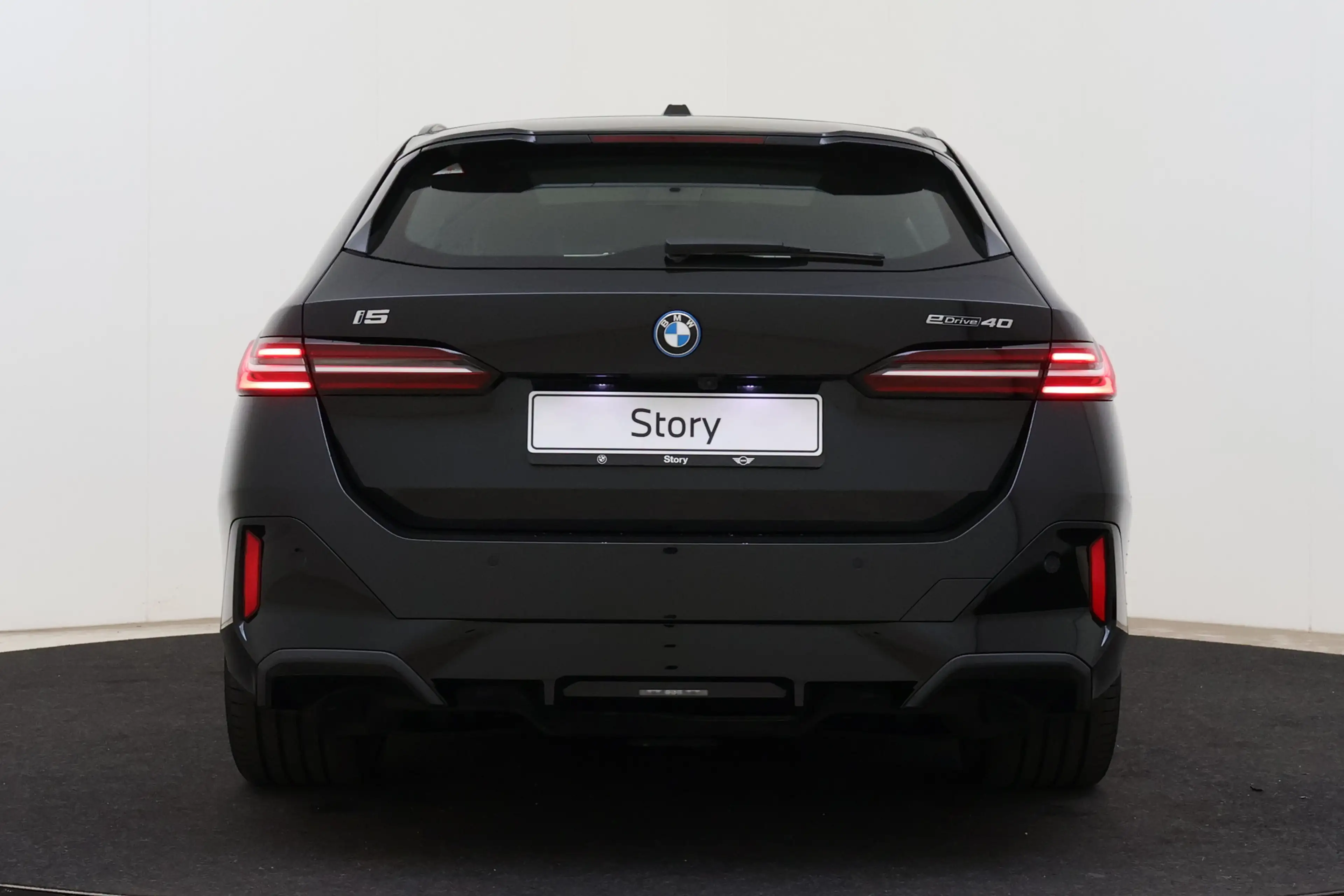 BMW i5 Touring eDrive40 M Sport / Trekhaak / Panoramadak — photo 5