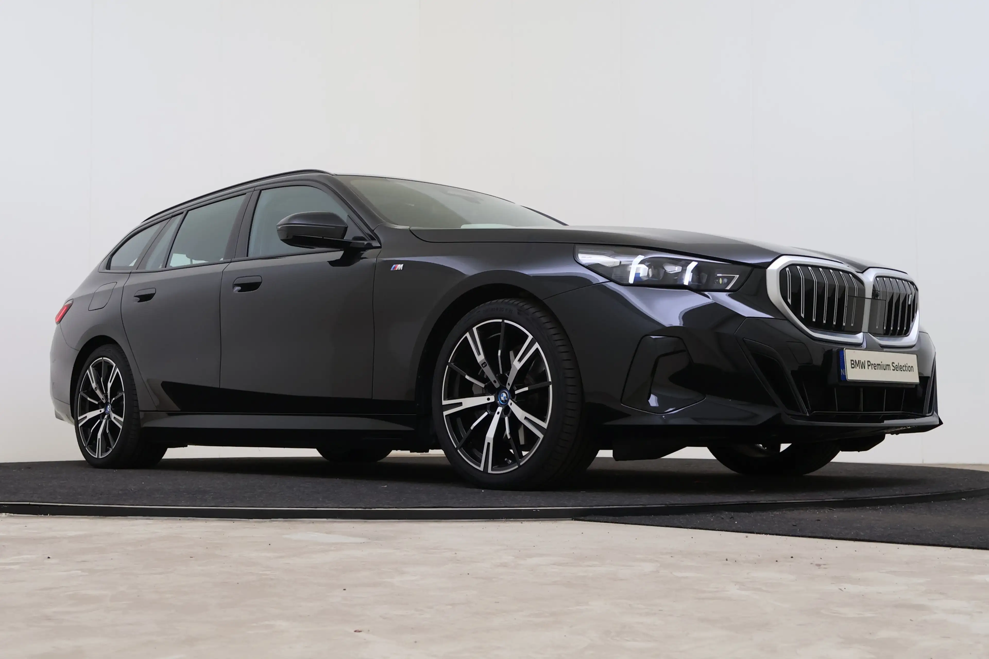 BMW i5 Touring eDrive40 M Sport / Trekhaak / Panoramadak — photo 10