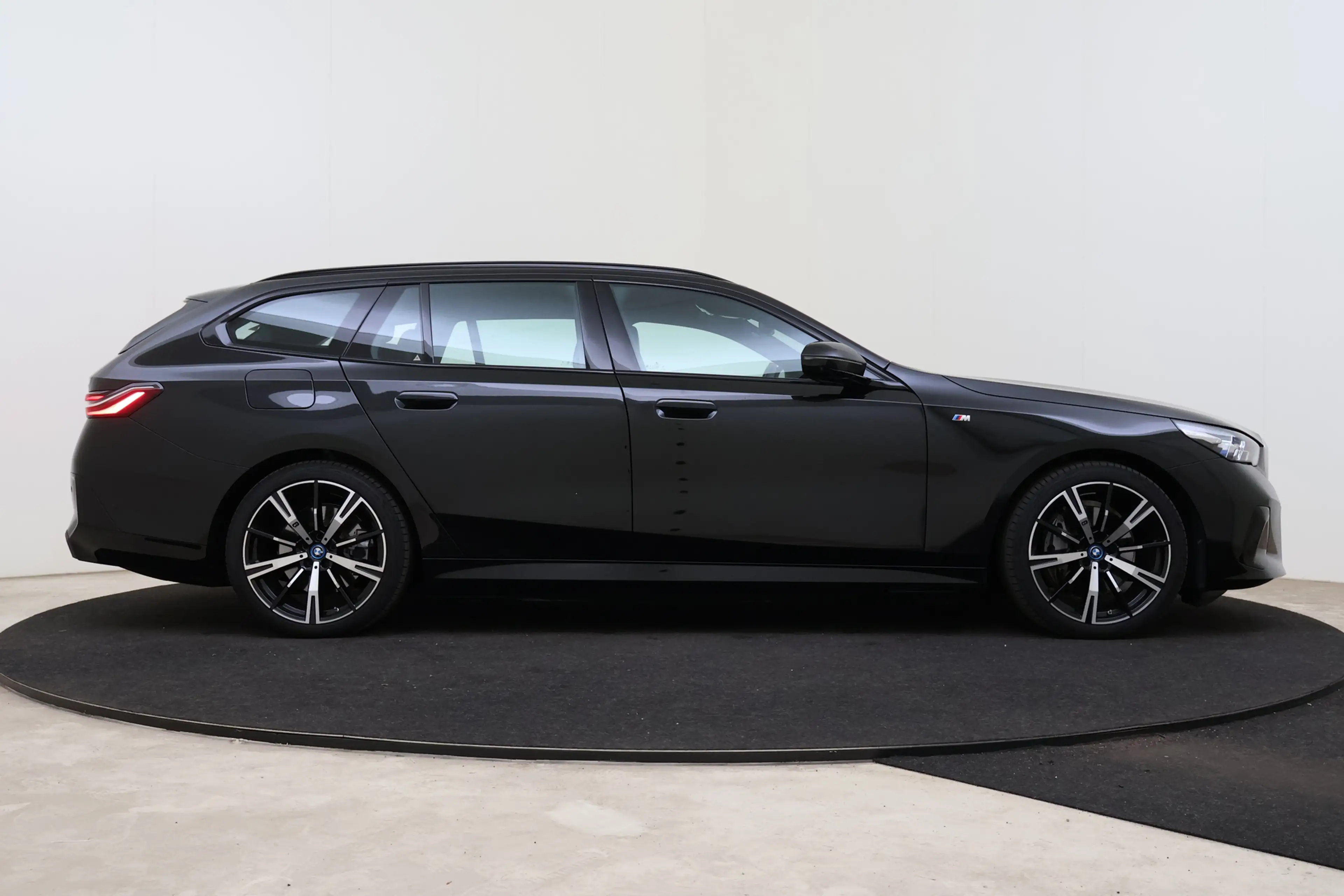 BMW i5 Touring eDrive40 M Sport / Trekhaak / Panoramadak — photo 7