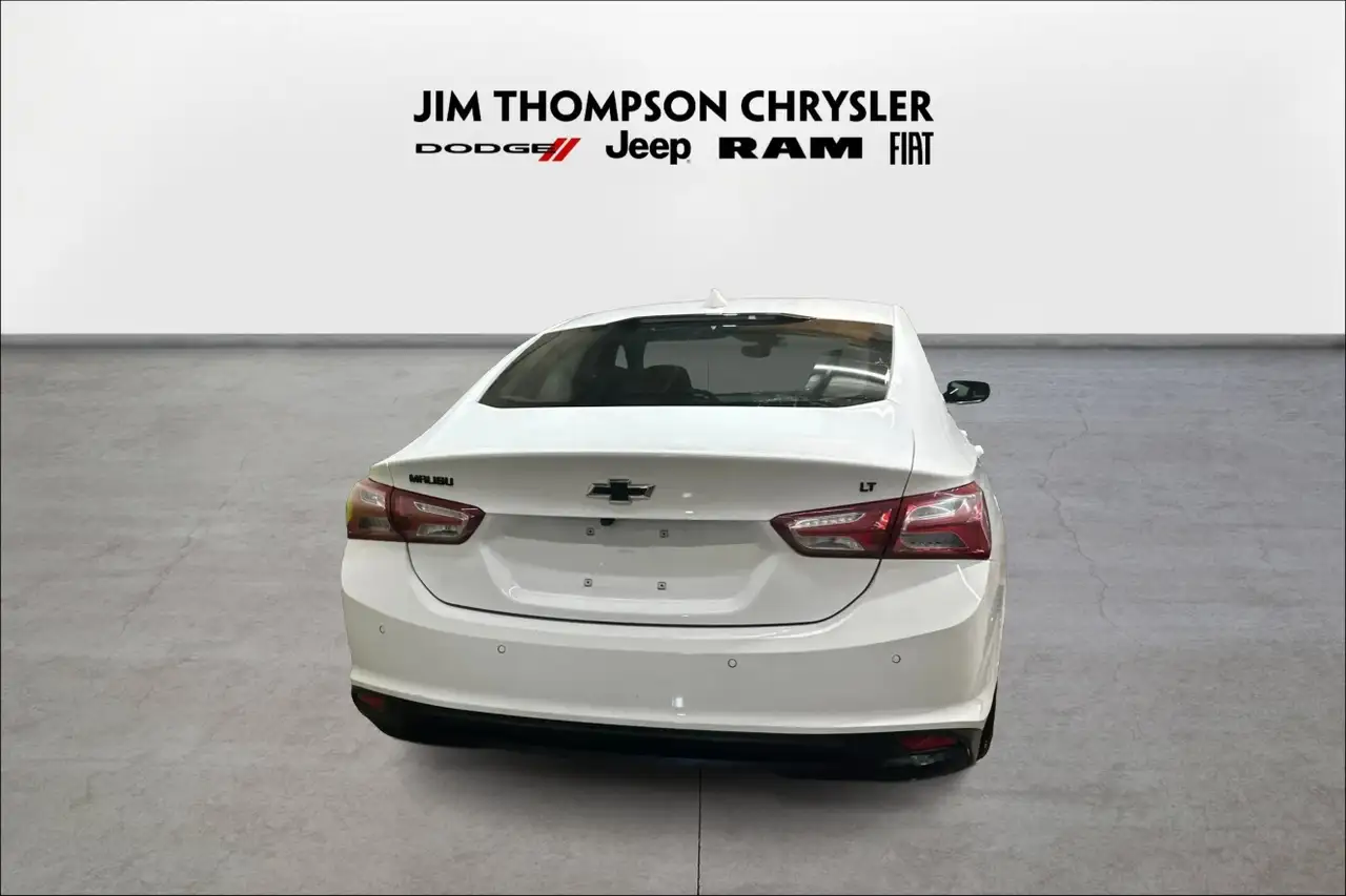Chevrolet Malibu снимка Chevrolet Malibu