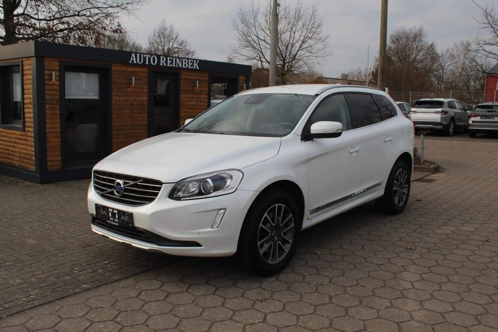 Volvo XC60 2.4 D5 AWD Automatik Summum Alb - 1