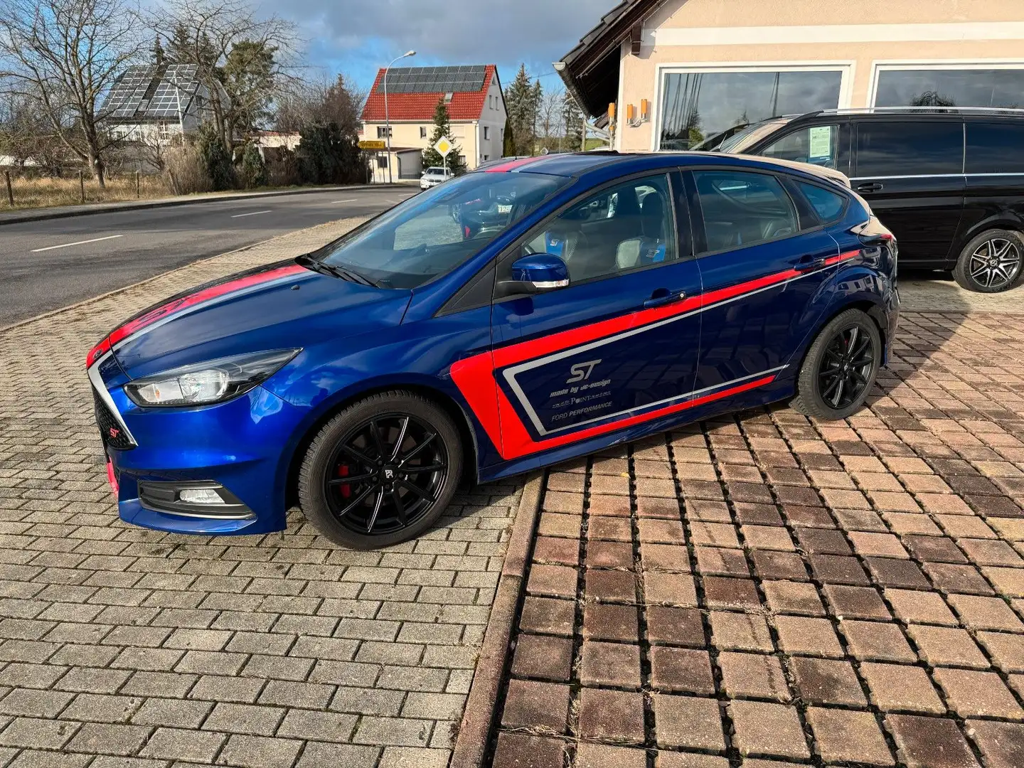 Ford Focus Lim. ST als Diesel in Top Zustand mit LED Blauw - 1