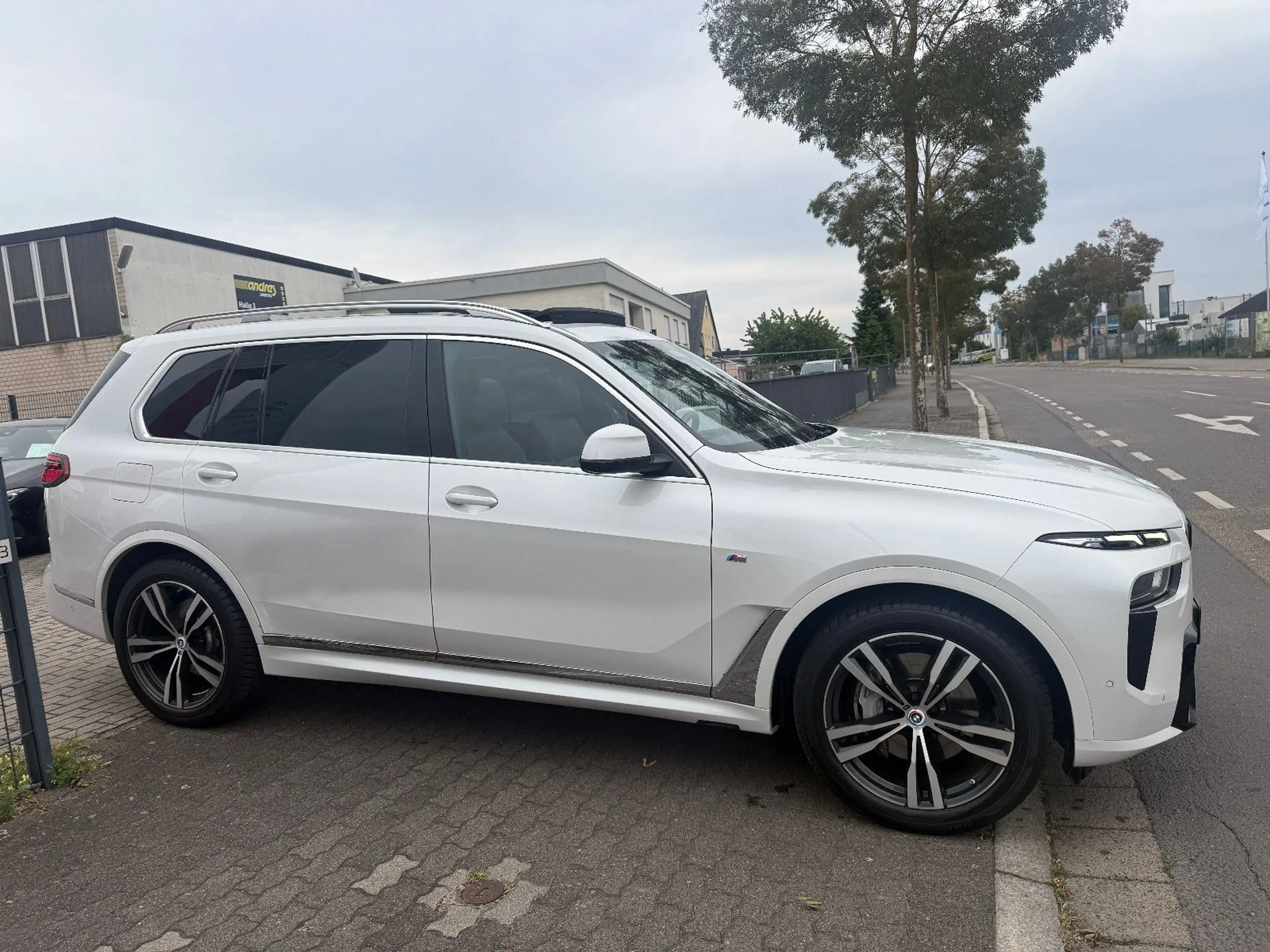 BMW X7 xDrive 40 d M Sport Sky AHK 1Hd FINANZIERUNG — photo 4