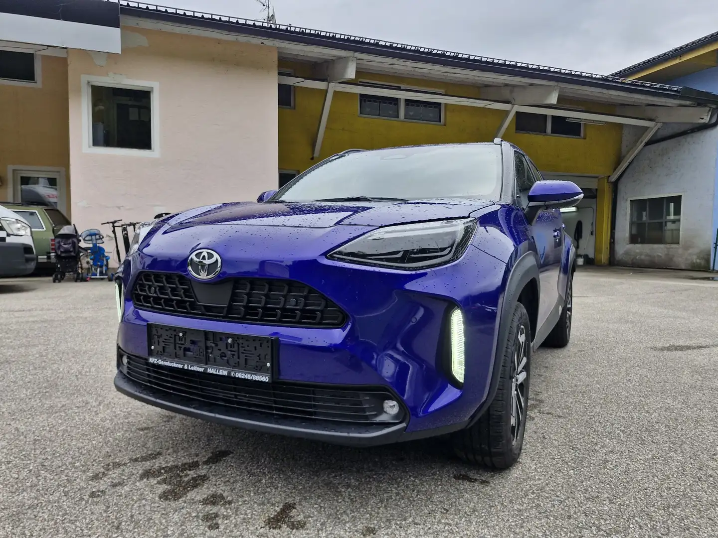 Toyota Yaris Cross 1,5 VVT-i Hybrid Sports Utility Vehicle - 1