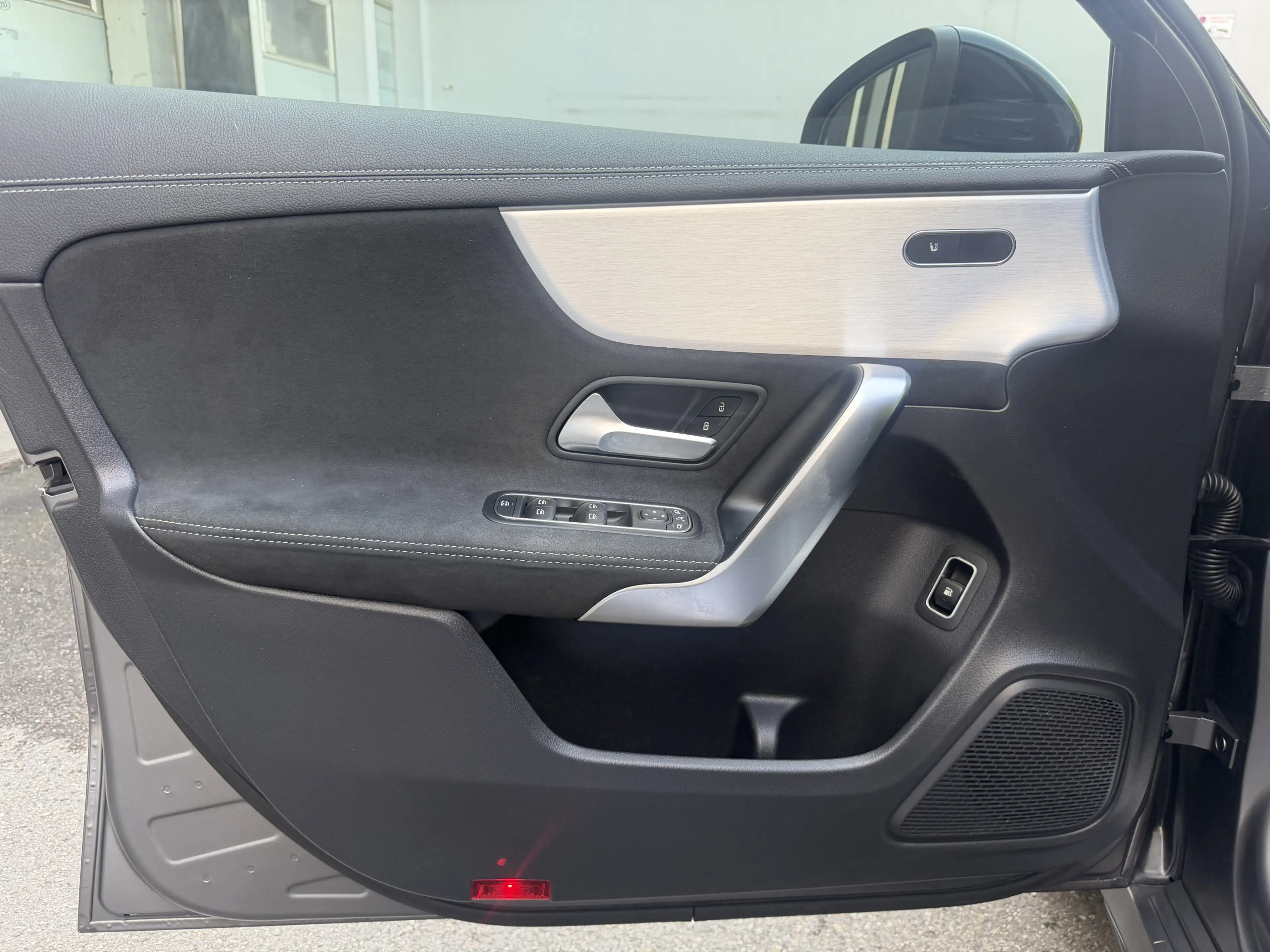 Mercedes-Benz A 250 Limo AMG Night LED MBUX Pano Ambiente 360° — photo 11