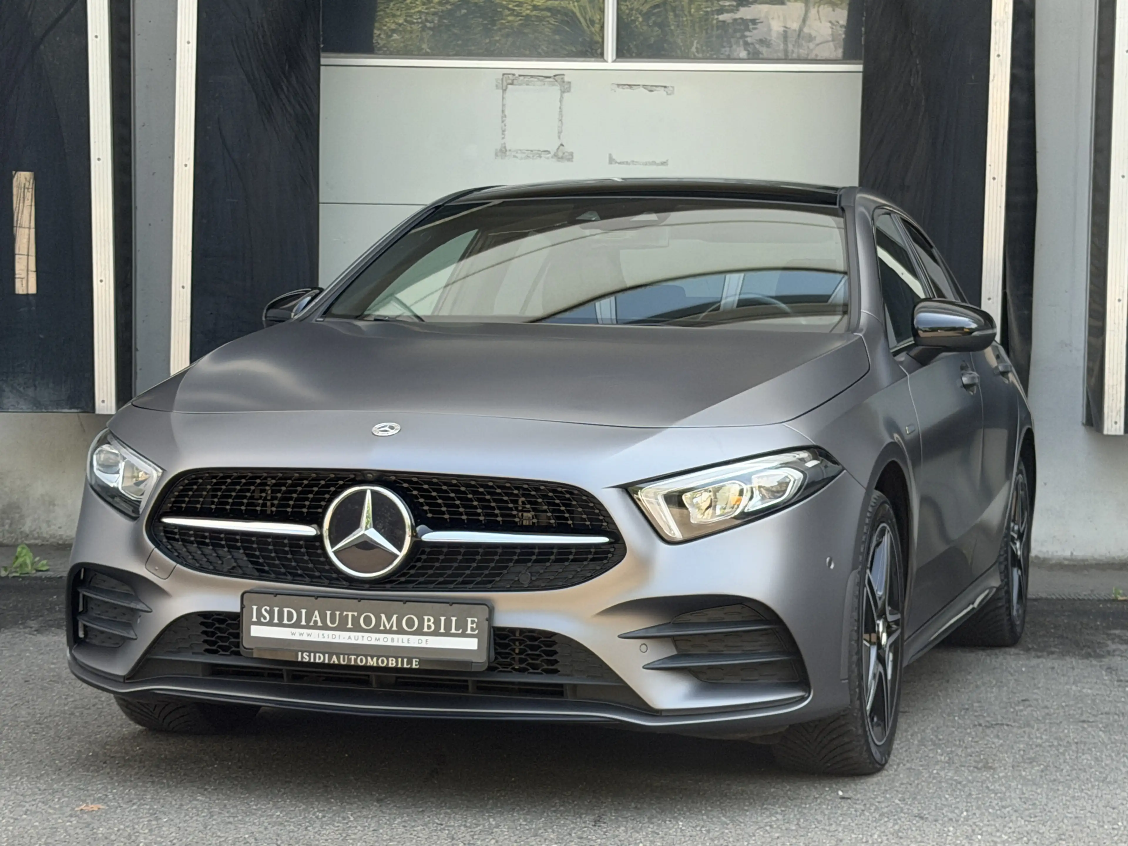 Mercedes-Benz A 250 Limo AMG Night LED MBUX Pano Ambiente 360°