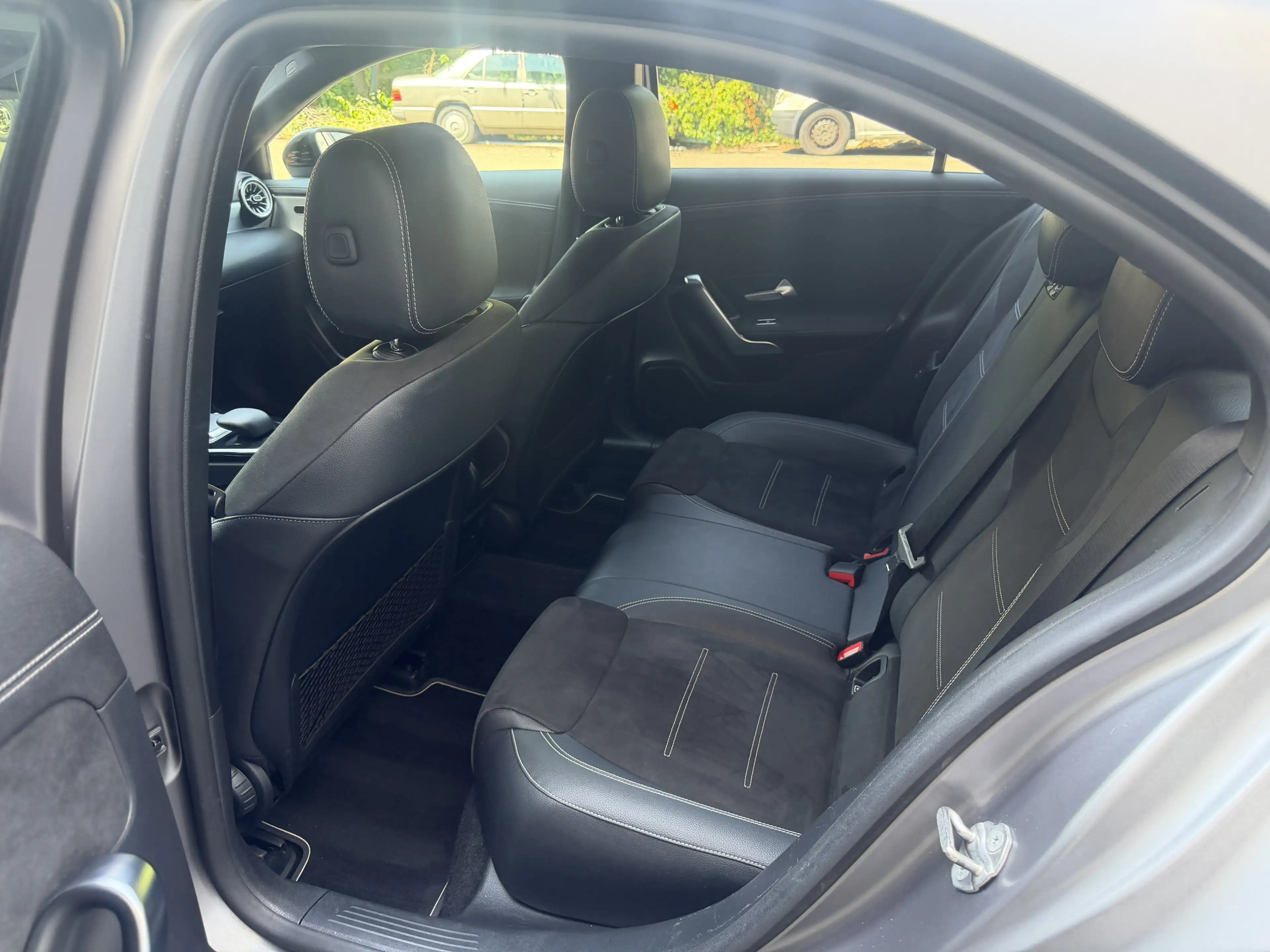 Mercedes-Benz A 250 Limo AMG Night LED MBUX Pano Ambiente 360° — photo 14
