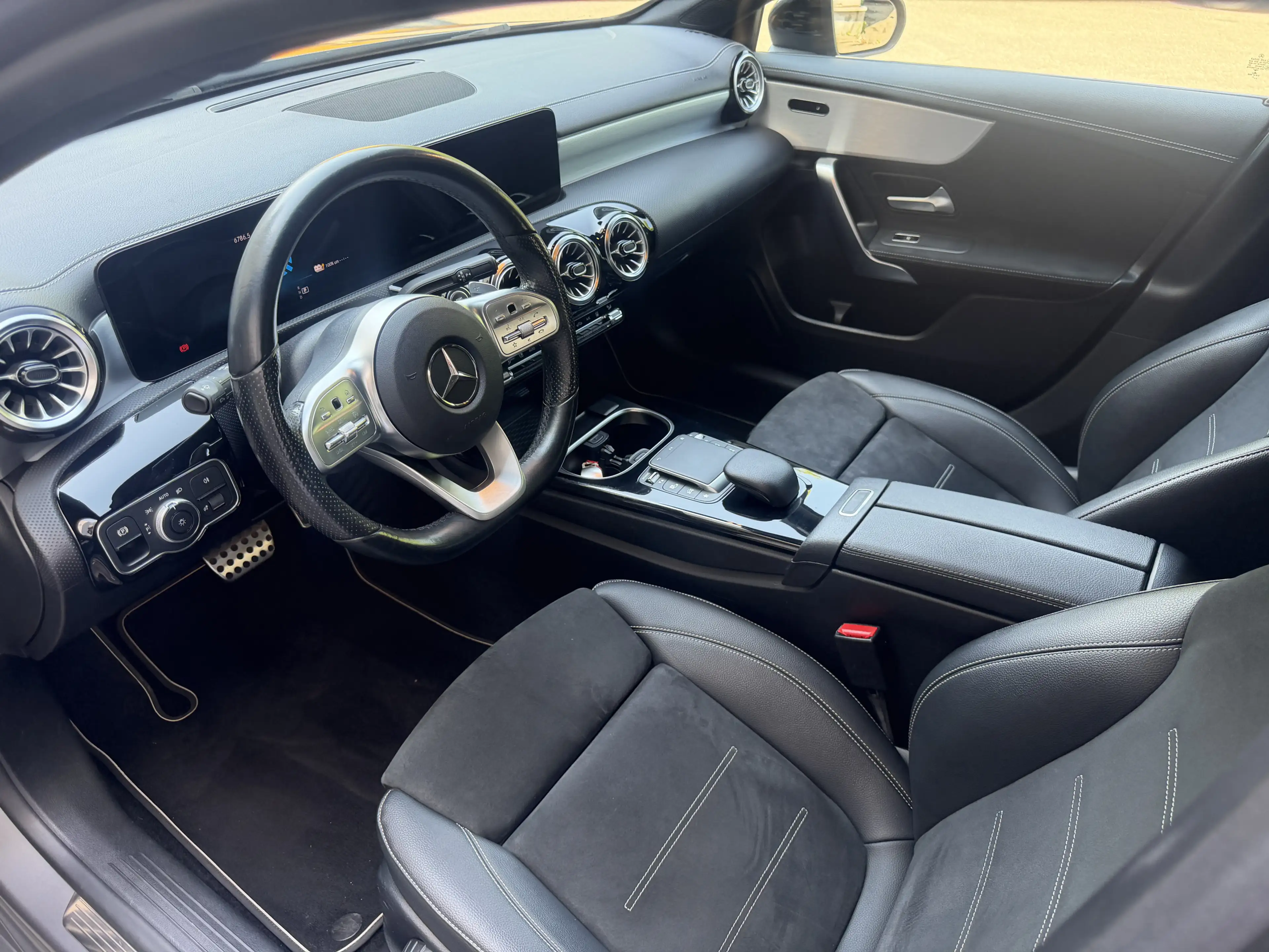 Mercedes-Benz A 250 Limo AMG Night LED MBUX Pano Ambiente 360° — photo 12