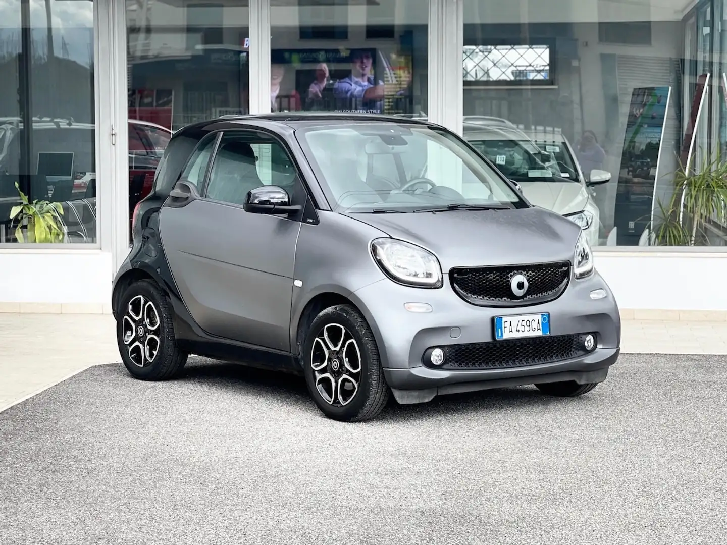 smart forTwo 1.0 Benzina 71CV E6 Automatica - 2015 Grigio - 1