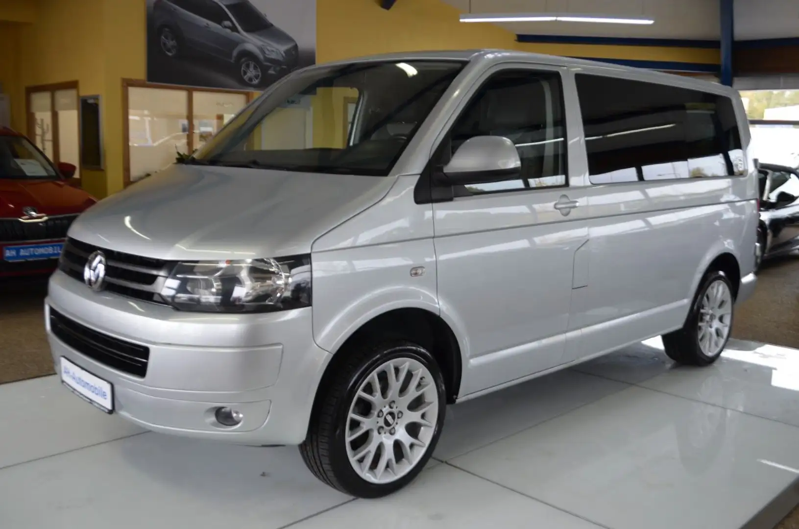 Volkswagen T5 Caravelle Kombi AUTOMATIK / 8.SITZER / R-KAM Silber - 1