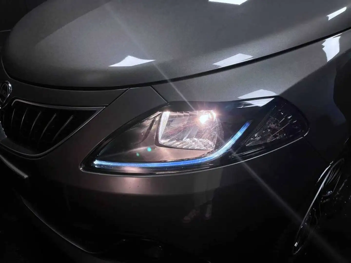 Lancia Ypsilon 1.0 firefly hybrid Gold Plus s&s 70cv 5p.ti Grigio - 2