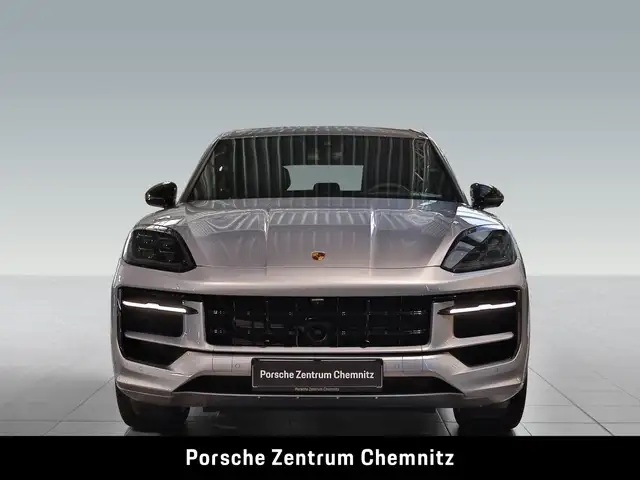 Porsche Cayenne view 4