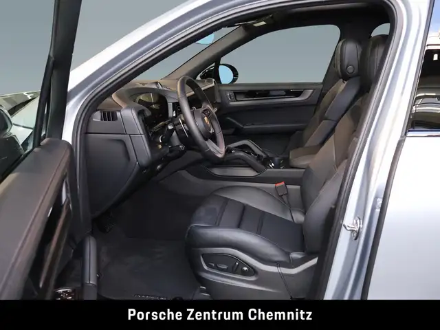 Porsche Cayenne view 12