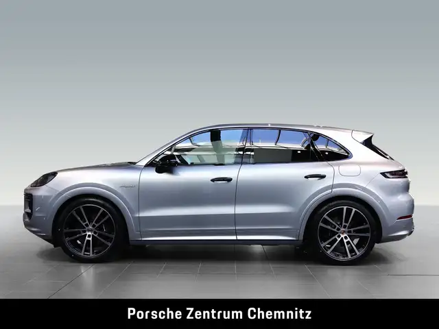 Porsche Cayenne view 2
