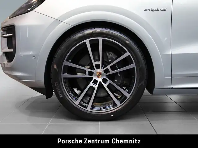 Porsche Cayenne view 6