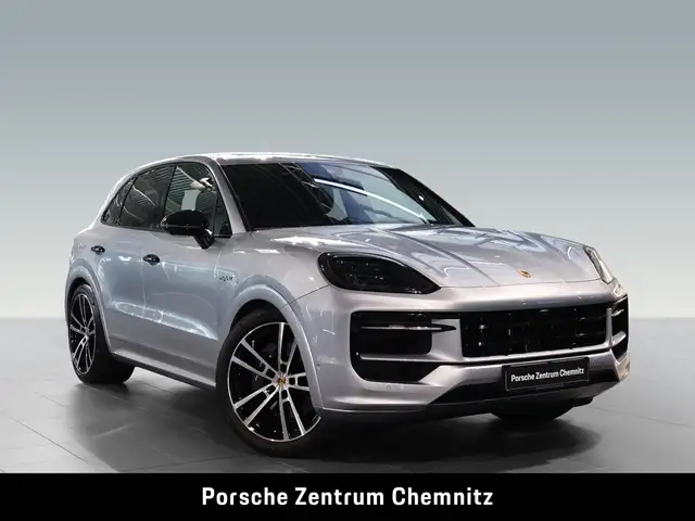 Porsche Cayenne view 9