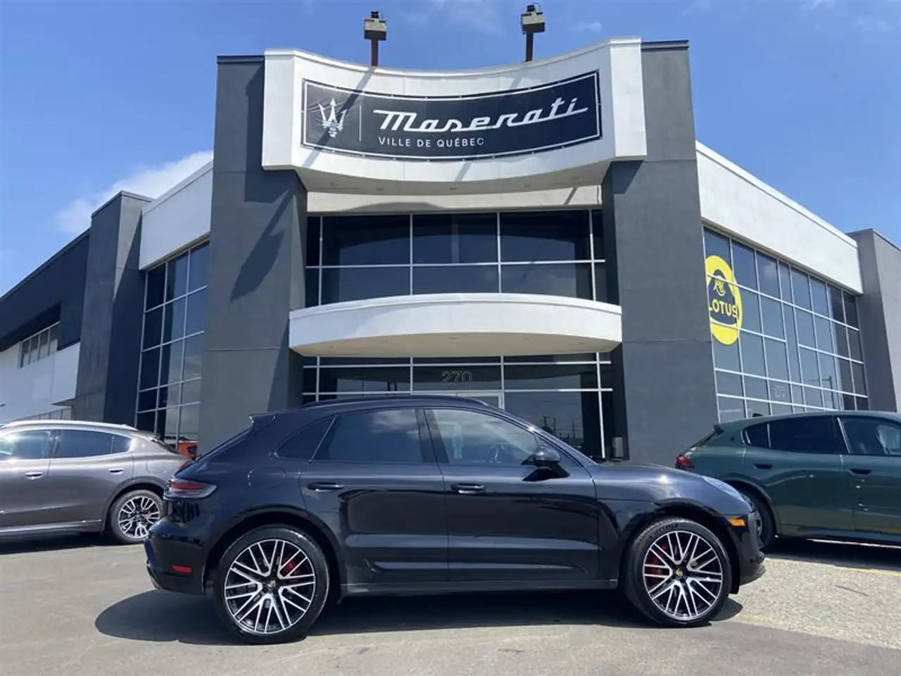Porsche Macan photo Porsche Macan