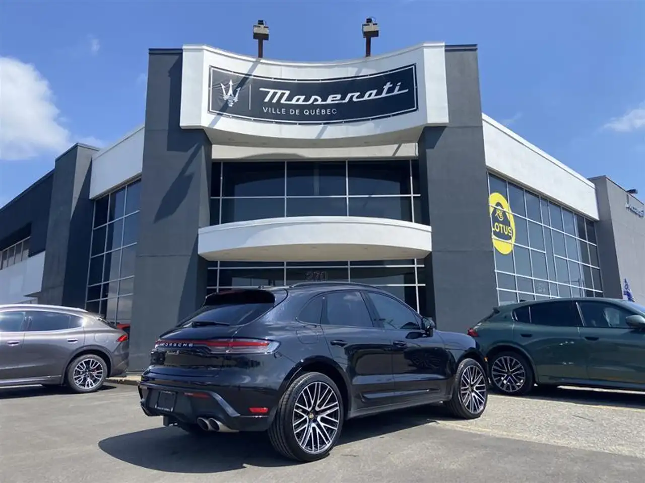 Porsche Macan photo Porsche Macan