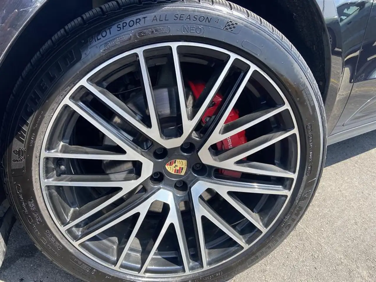 Porsche Macan photo Porsche Macan