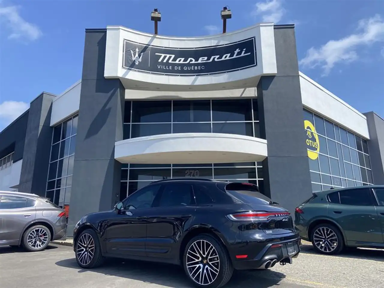 Porsche Macan photo Porsche Macan
