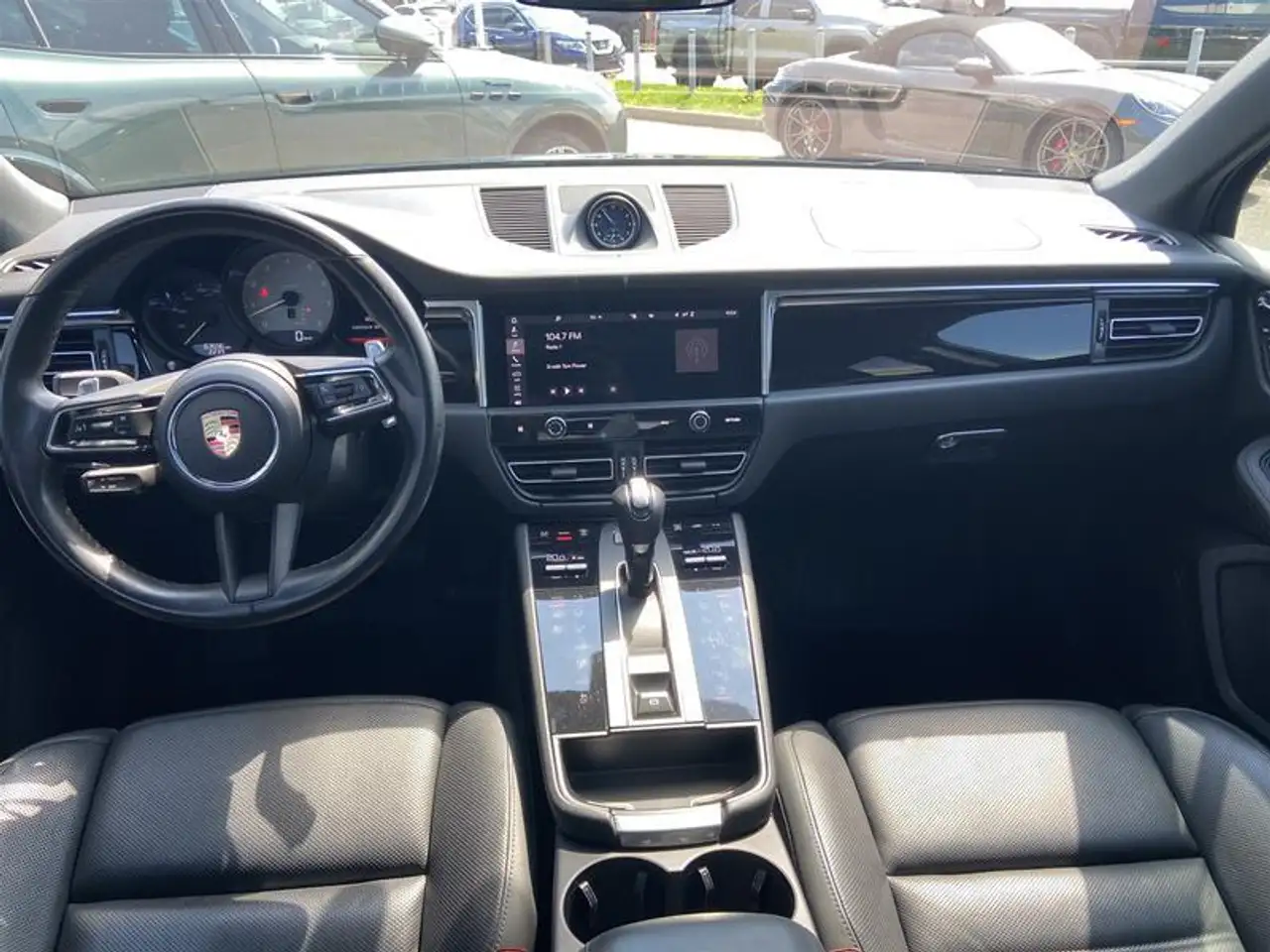 Porsche Macan photo Porsche Macan