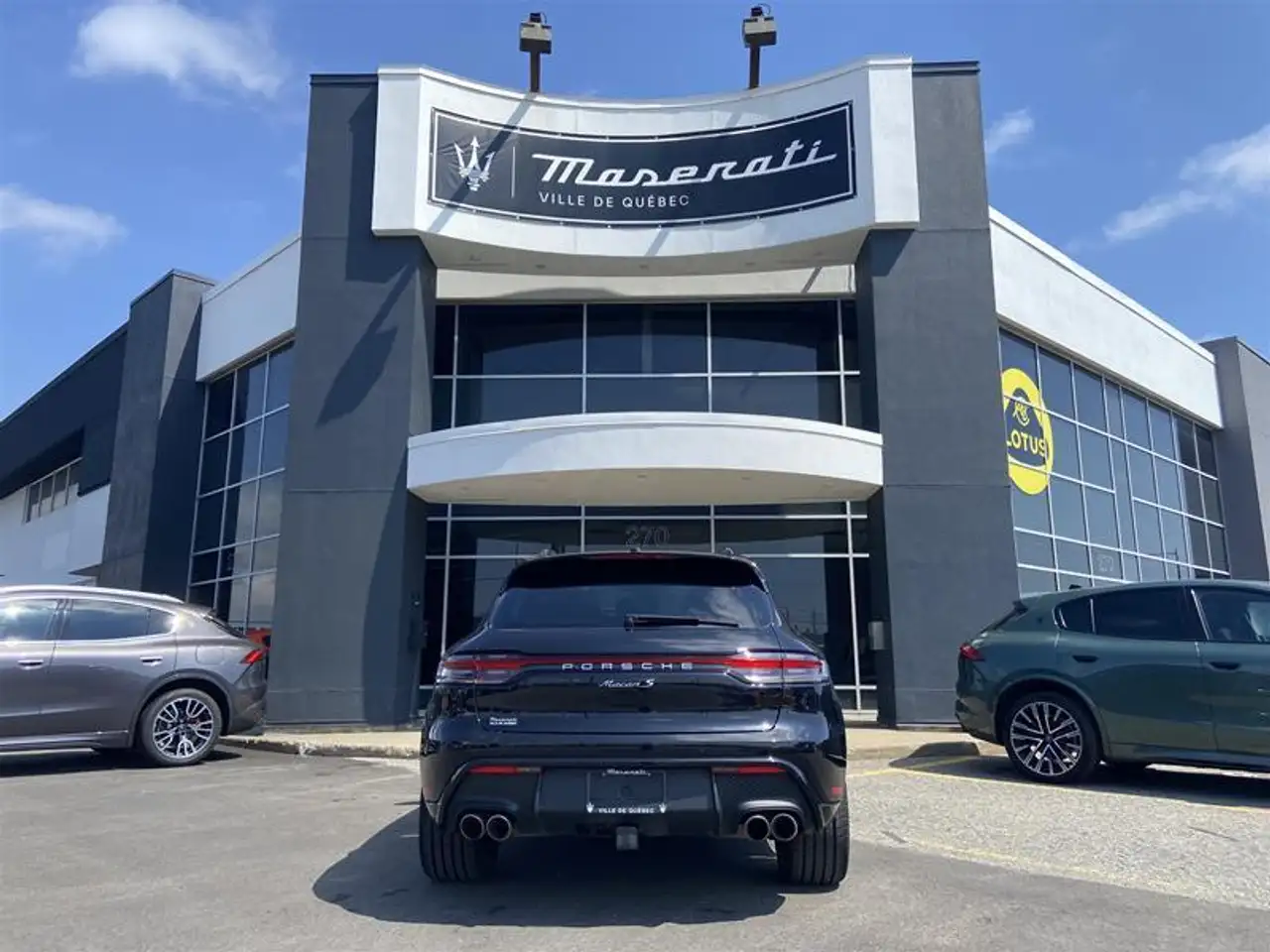 Porsche Macan photo Porsche Macan