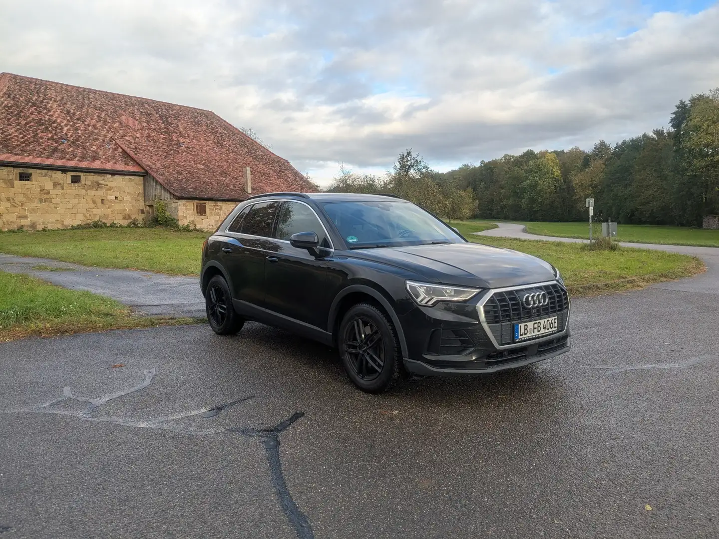Audi Q3 45 TFSI e basis Schwarz - 2