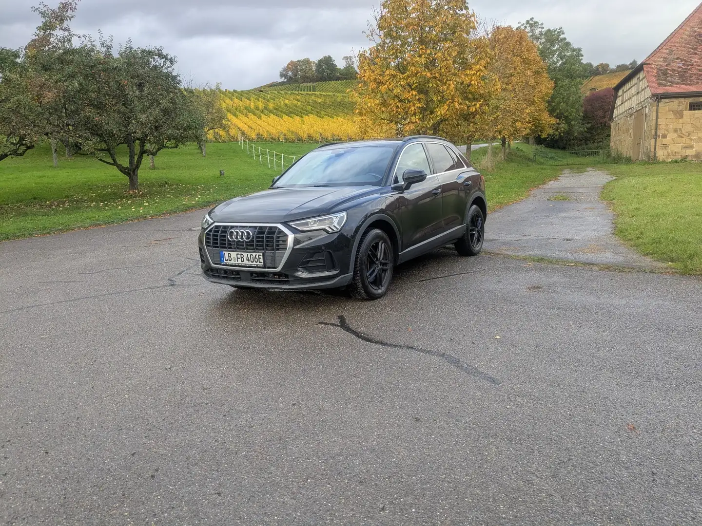 Audi Q3 45 TFSI e basis Schwarz - 1
