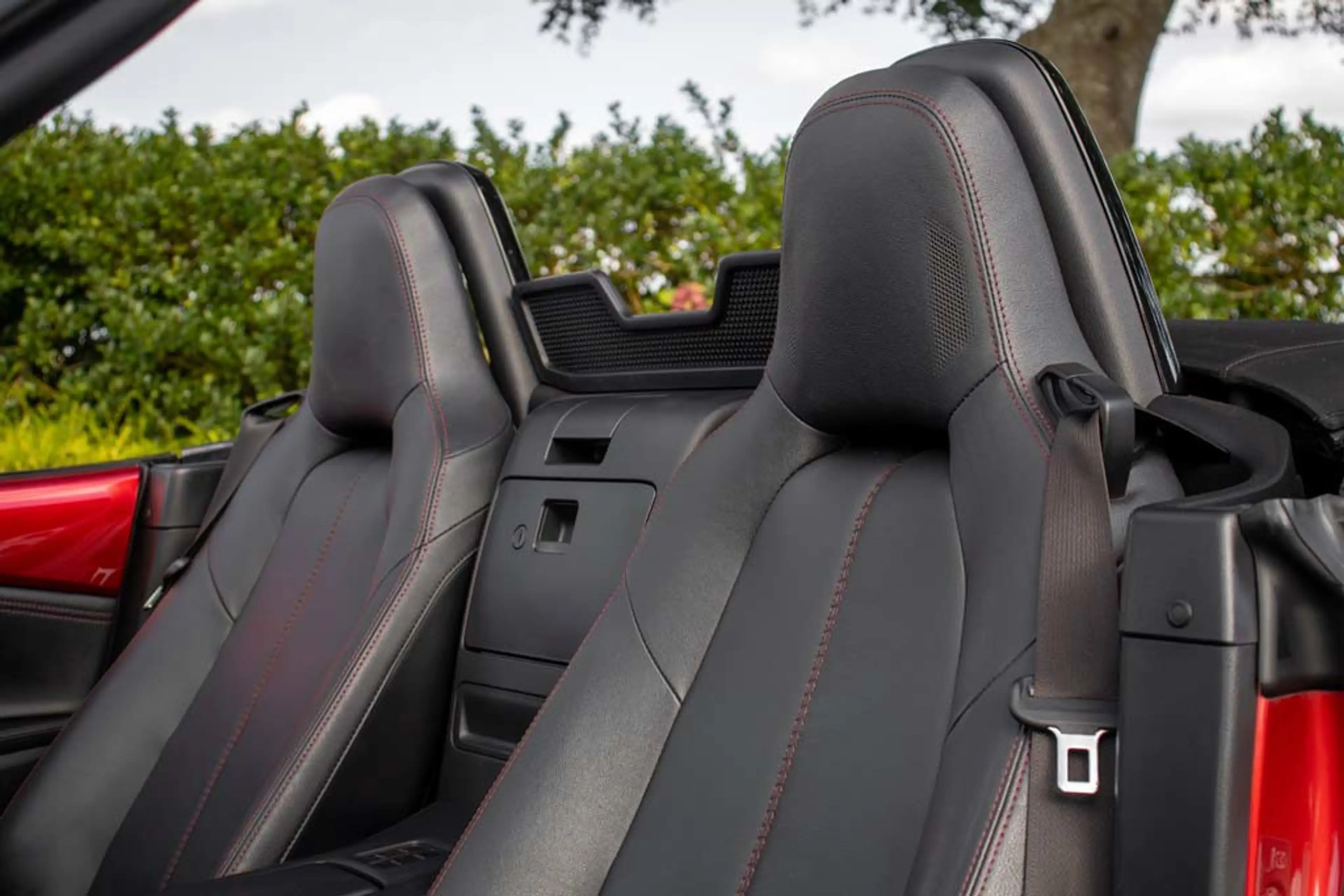 Mazda MX-5 ND 2.0l SkyActiv-G 184 TS+ Soul Red Crystal Metall — photo 7